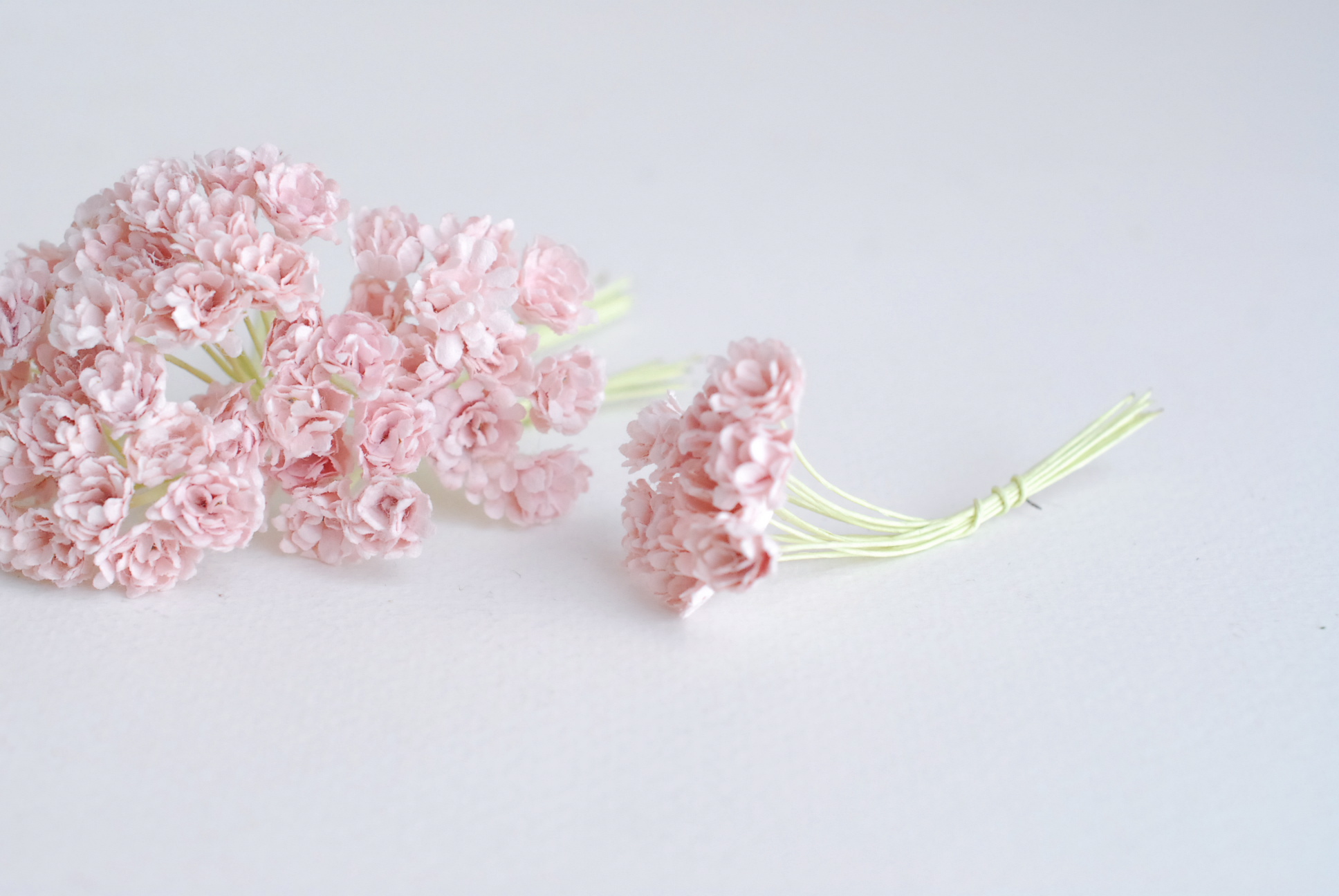 ดอกไม้ประดิษฐ์, ดอกไม้กระดาษสา, ดอก gypsophila, ดอกยิปโซ งานประดิษฐ์ตกแต่งของชำร่วย, ดอกไม้ทำพานพุ่ม, พานรับไหว้, ขนาด 1 cm. สีชมพูอ่อน