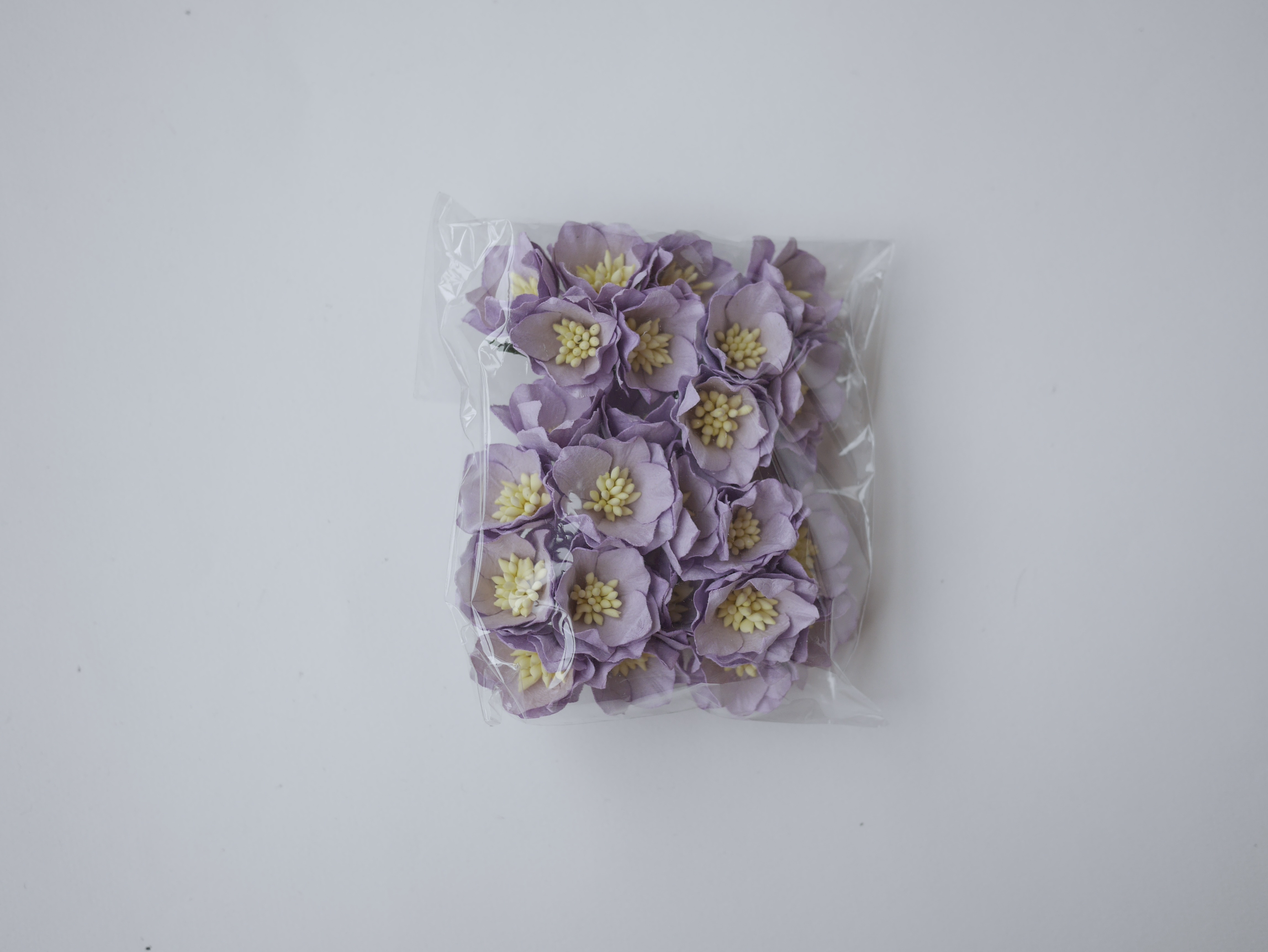 ดอกไม้กระดาษสา ดอกโลตัสอินโดนิเซียกระดาษ ดอกไม้กระดาษสาราคาส่ง ดอกไม้กระดาษสำหรับตกแต่งของชำร่วย งานแต่งงาน ทำช่อดอกไม้ติดอกเจ้าบ่าว ข้อมือดอกไม้เจ้าสาว ขนาด3.5 cm. 25 ดอก สีวม่วงพาสเทล 188 Paper flowers supplies: DIY wedding tools Big Cherry blossom (Lot