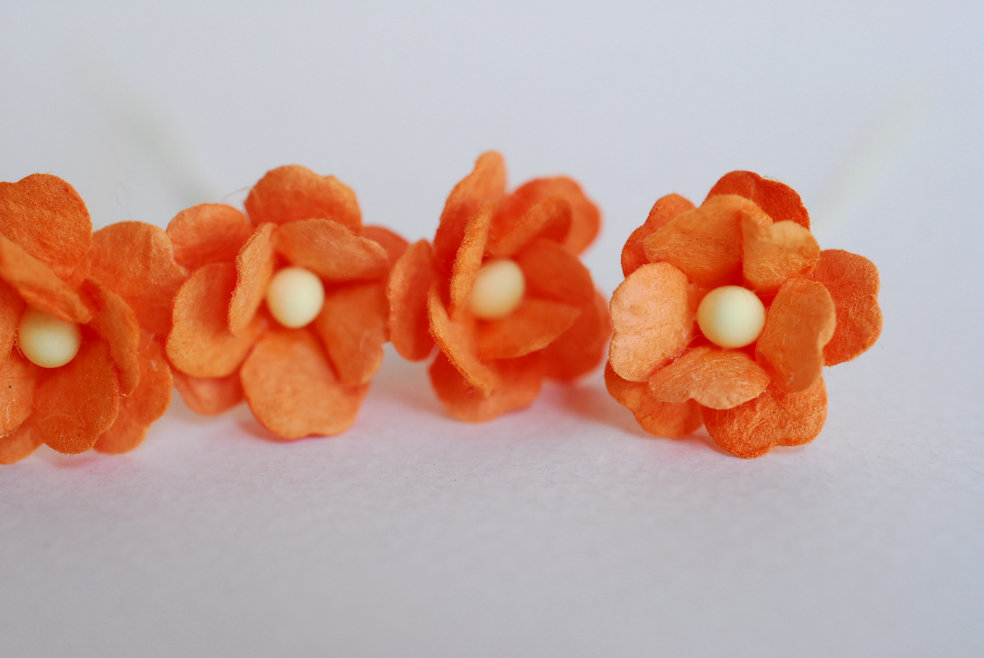 ดอกไม้กระดาษสา ราคาส่ง, ดอกไฮเดรนเยียกระดาษสา ดอกไม้ประดิษฐ์ ตกแต่งงานแต่งงาน ประดิษฐ์ข้อมือเพื่อนเจ้าสาว ขนาด 1.5 cm., สำหรับของชำร่วย, งานแต่งงาน, ดอกไม้ทำข้อมือเจ้าสาว สีส้ม จำนวน 100 ดอก Paper flower,100 Pieces mulberry hydenyia orange color