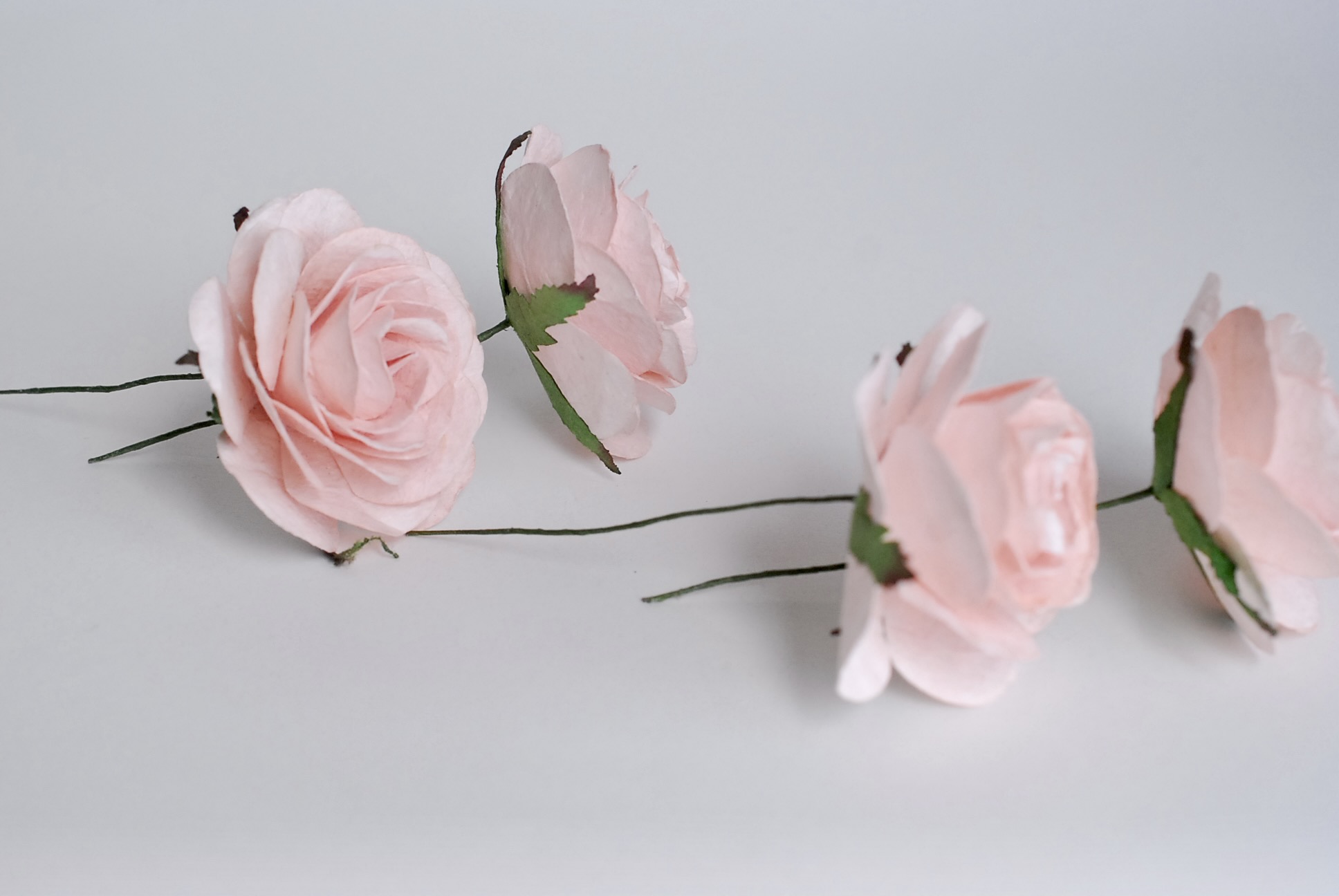 ดอกไม้กระดาษสา ดอกไม้กุหลาบกระดาษ ดอกกุหลาบกระดาษ ขนาด 6.5 cm., สำหรับของชำร่วย, งานแต่งงาน, สีพีชอ่อน Paper flower,10 Pieces mulberry rose, 6.5 cm. pale peach color