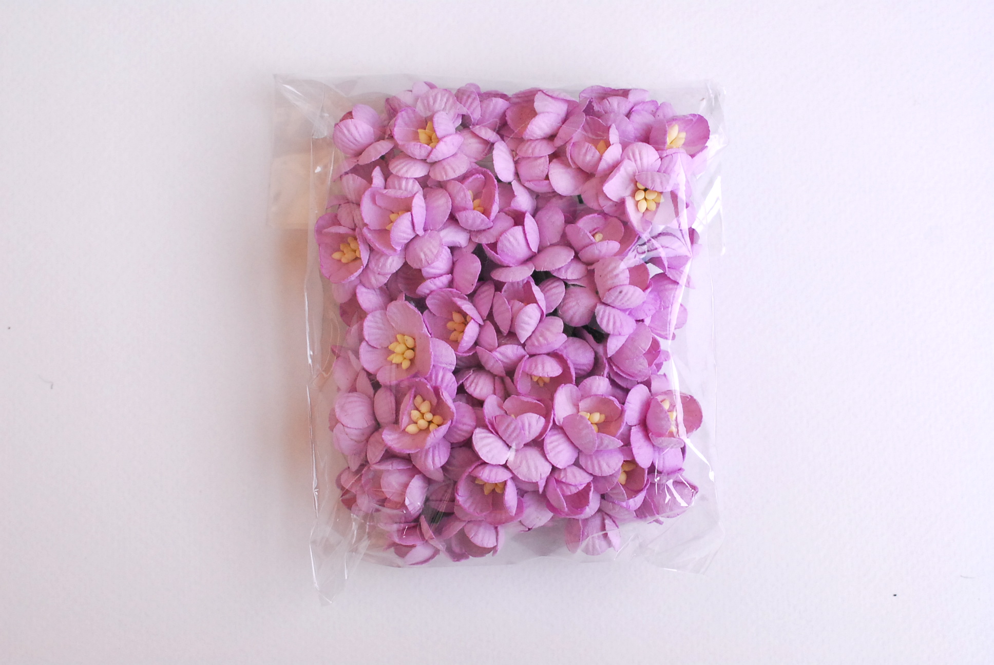 ดอกไม้กระดาษสา ดอกซากุระกระดาษ ดอกไม้กระดาษสาราคาส่ง ดอกไม้กระดาษสำหรับตกแต่งของชำร่วย งานแต่งงาน ทำช่อดอกไม้ติดอกเจ้าบ่าว ข้อมือดอกไม้เจ้าสาว ขนาด2.5 cm. 50 ดอก สีม่วงอ่อน Paper flowers supplies: DIY wedding tools Cherry blossom (Sakura) 50 pcs. size 2.5