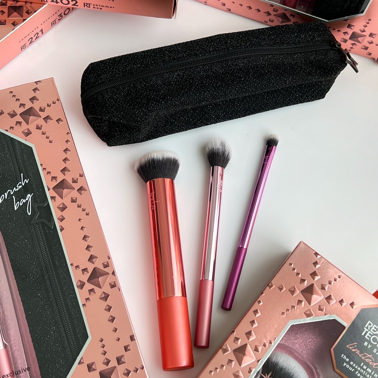 เซ็ทแปรงแต่งหน้า Real Techniques Brush Set & Bag Limited Edition Luminous ( 3 pcs )