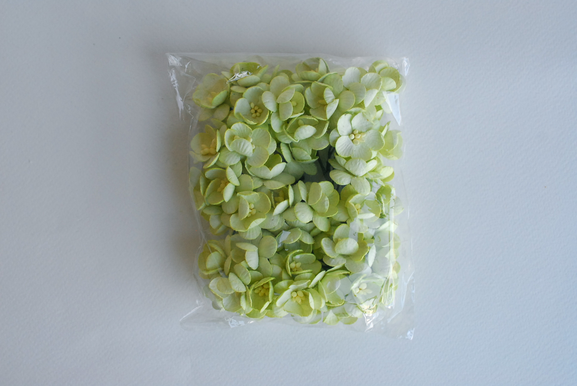 ดอกไม้กระดาษสา ดอกซากุระกระดาษ ดอกไม้กระดาษสาราคาส่ง ดอกไม้กระดาษสำหรับตกแต่งของชำร่วย งานแต่งงาน ทำช่อดอกไม้ติดอกเจ้าบ่าว ข้อมือดอกไม้เจ้าสาว ขนาด2.5 cm. 50 ดอก สีเขียวอ่อน Paper flowers supplies: DIY wedding tools Cherry blossom (Sakura) 50 pcs. size 2.