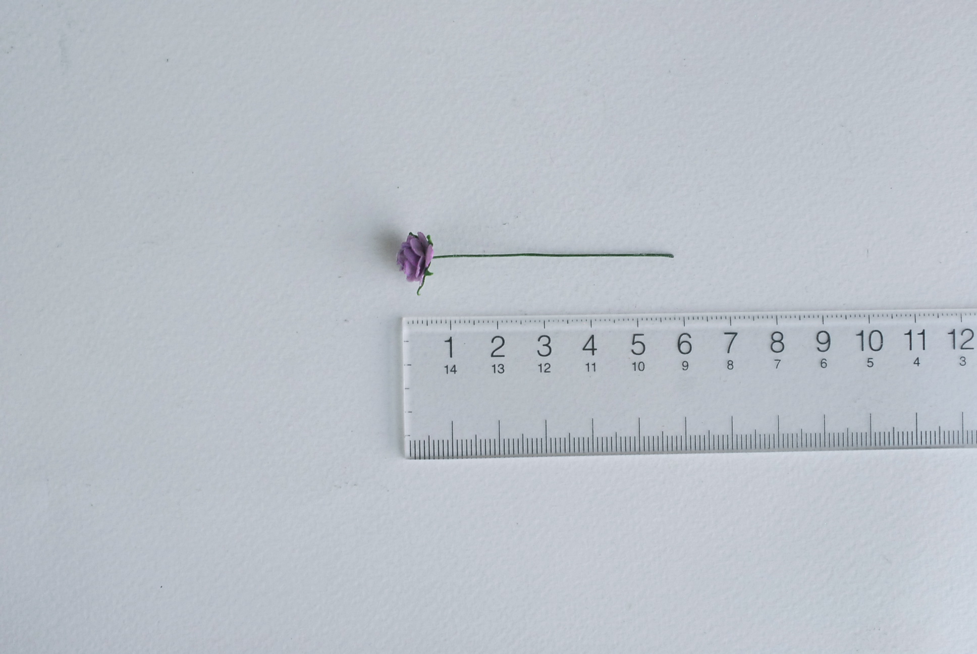 ดอกไม้กระดาษสาสำหรับตกแต่ง ของชำร่วย ดอกกุหลาบ ดอกกุหลาบสีแดง กระดาษสา สีม่วงขนาด 1 cm. จำนวน 100 ดอก/1 ถุง