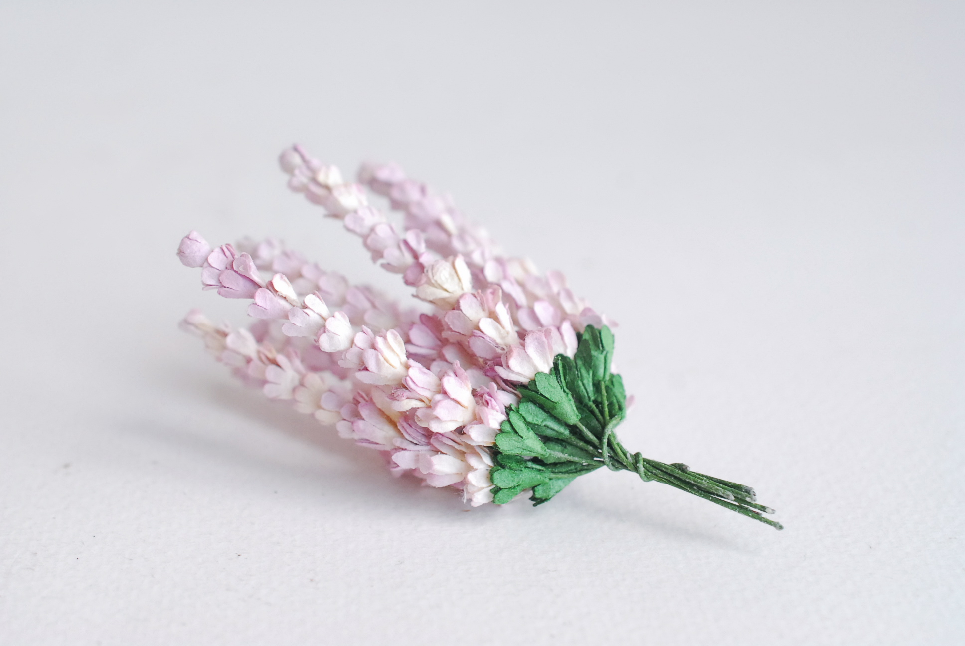 ดอกไม้ประดิษฐ์, ดอกไม้กระดาษสา, ดอกลาเวนเดอร์กระดาษ lavender, ดอกลาเวนเดอร์ กระดาษสา งานประดิษฐ์ตกแต่งของชำร่วย, ดอกไม้ทำพานพุ่ม, พานรับไหว้, ขนาด 1 cm. สีม่วงชมพูอ่อนปัด