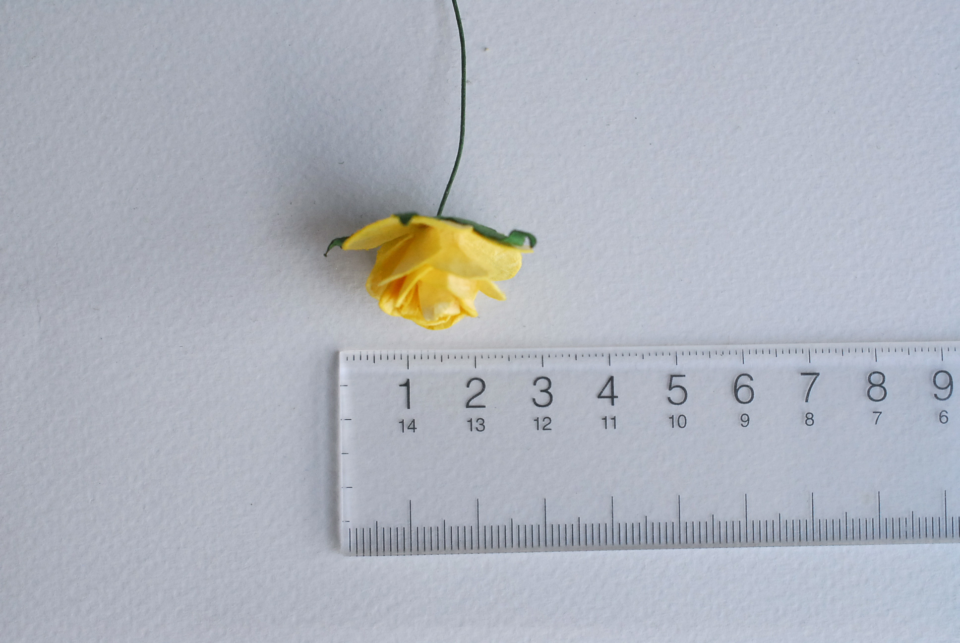 ดอกไม้กระดาษสา ดอกไม้กระดาษสา ราคาส่ง, ดอกกุหลาบกระดาษสา ดอกไม้ประดิษฐ์ สำหรับตกแต่ง หรืองานแต่งงาน สีเหลือง ขนาด 2.5 cm. จำนวน 50 ดอก Paper flowers, handmade flowers, small roses paper size 2.5 cm. 50 pieces, yellow color.