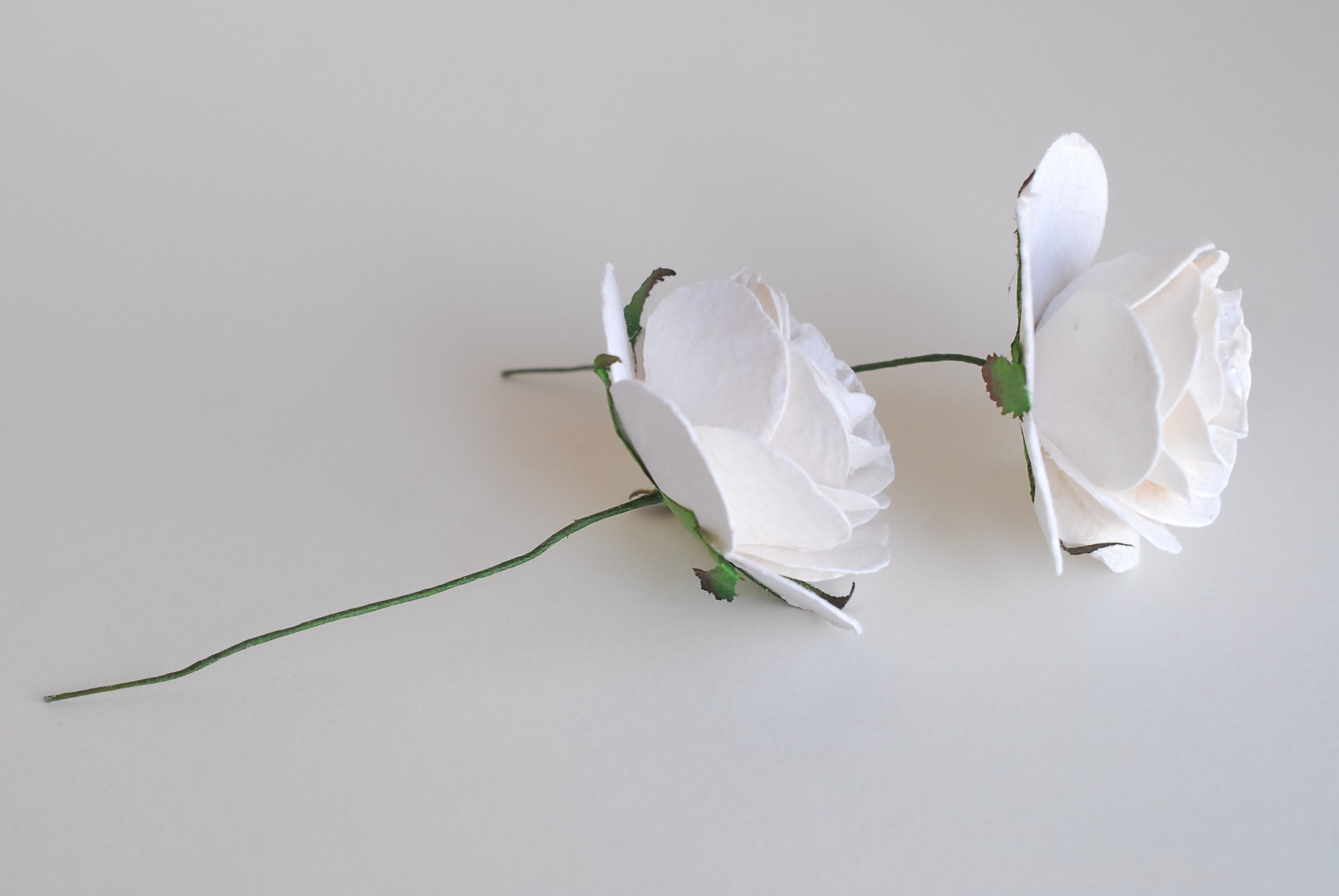 ดอกไม้กระดาษสา ขนาด 6.5 cm., สำหรับของชำร่วย, งานแต่งงาน, สีขาว Paper flower, handmade flowers supplies, wedding decoration:10 Pieces mulberry rose, 6.5 cm. white color.