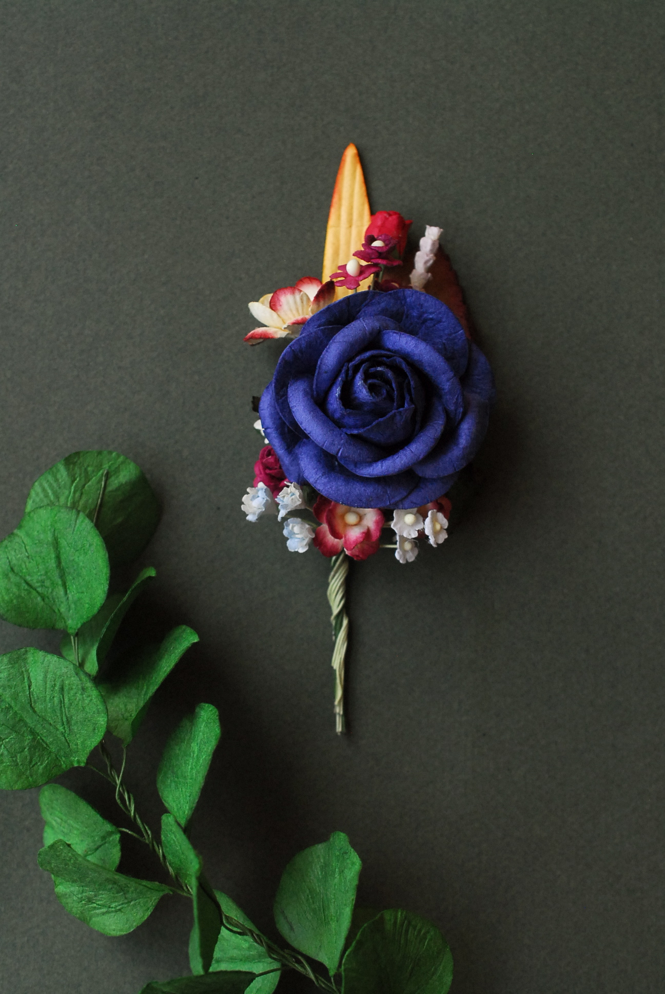 ช่อดอกไม้กุหลาบติดสูทกระดาษสาสีน้ำเงิน ดอกไม้ประดับ งานแต่งงาน งานประดิษฐ์ ของชำร่วย ดอกไม้กระดาษสา งานแต่งงาน DIY wedding boutonniere or making centerpieces gift decoration