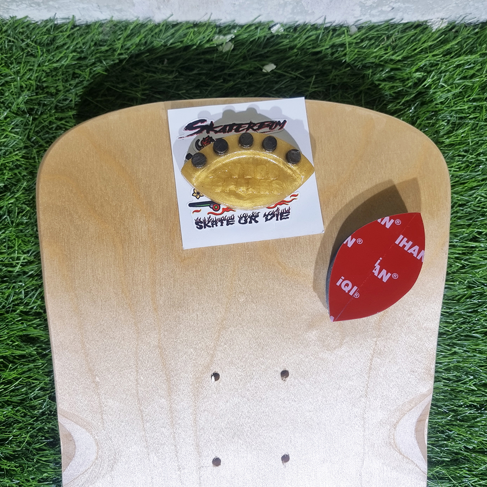 [0302] หินเบรกไฟลุก ติดแผ่นไม้สเก็ตบอร์ด ยกหน้าไม่มีหงาย ป้องกันบอร์ดเป็นรอย brake Tail guard