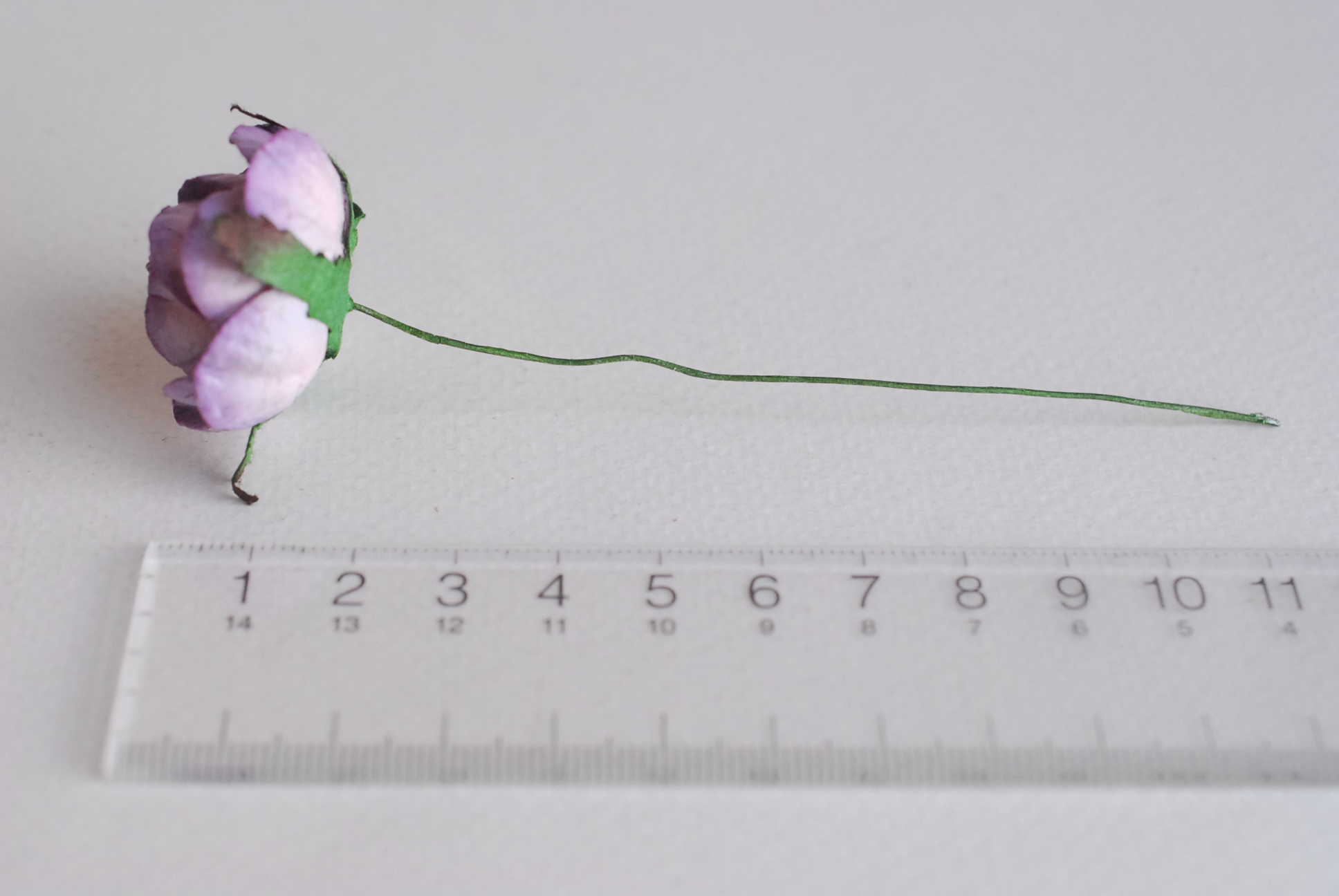 ดอกไม้กระดาษสาราคาส่ง, ดอกไม้กระดาษ,สำหรับตกแต่งของชำร่วย งานแต่งงาน ดอกกุหลาบกลม peony ขนาด 3.5 cm. จำนวน 25 ดอก, สีม่วงปัด Paper Flowers, Peony flowers supplies size 3.5 cm./ 25 pieces, handmade flowers, peony purple brush color.