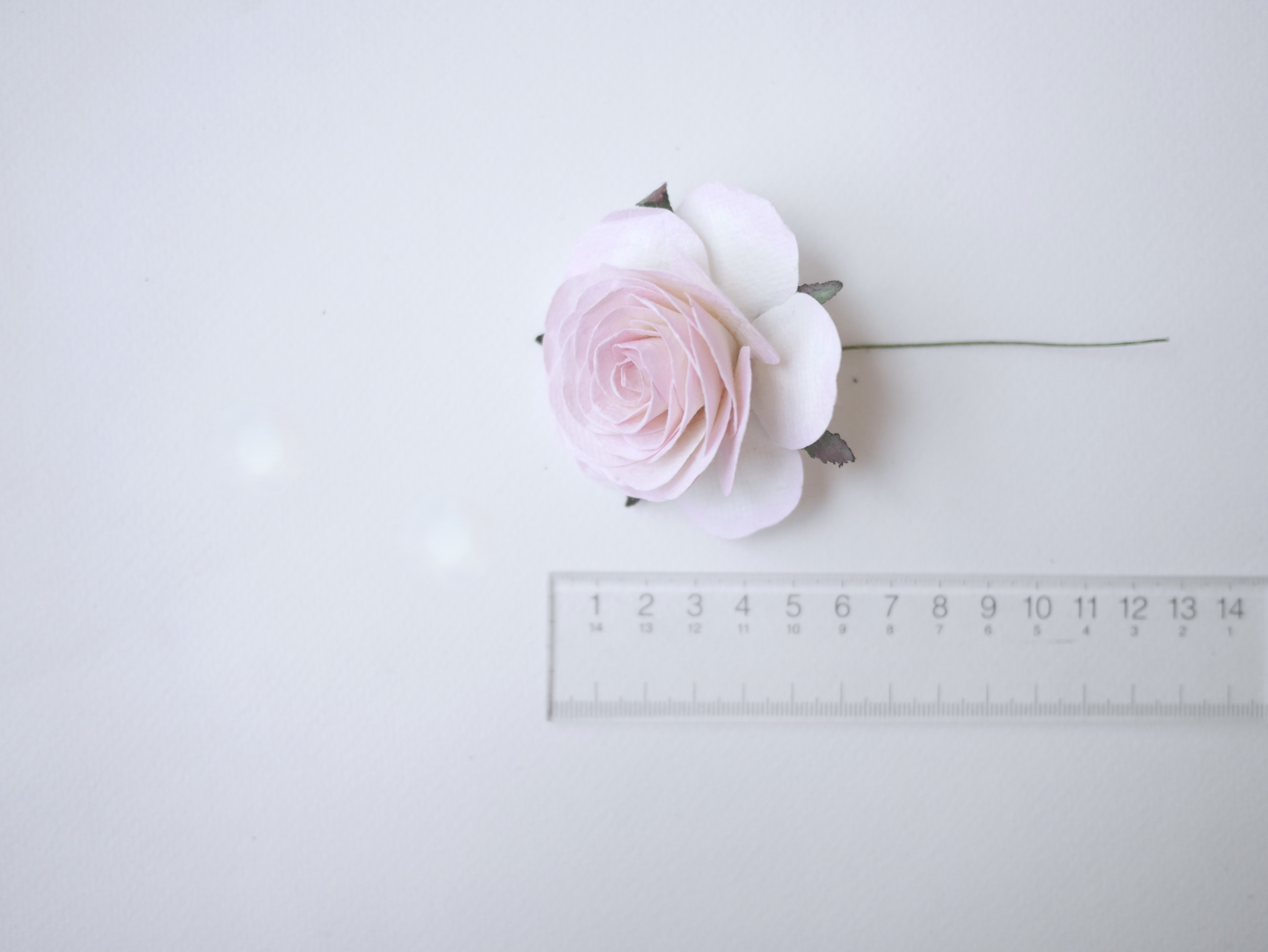 ดอกไม้กระดาษสา ดอกไม้กุหลาบกระดาษ ดอกกุหลาบกระดาษ ขนาด 6.5 cm.,จำนวน 10 ดอก, สำหรับของชำร่วย, งานแต่งงาน, สีชมพูอ่อนปัดขาว Paper flower, 10 Pieces mulberry rose, 6.5 cm. soft pink brush white color