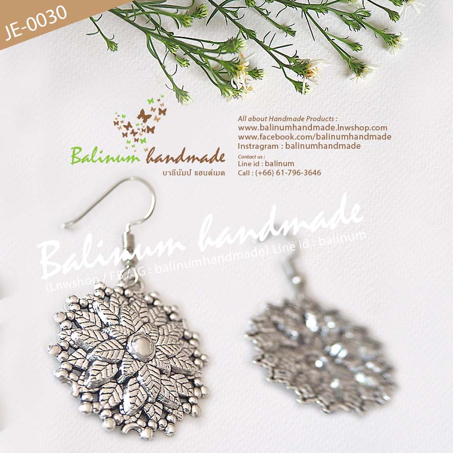 ต่างหูเงิน สไตล์วินเทจโบฮีเมียน สามารถแมทซ์กับผ้าซิ่น ผ้าไทย ชุดเมือง ชุดล้านนา หรือกับเสื้อผ้ายีนส์ ก็ดูเก๋ดีค่ะ เงิน (Silver)