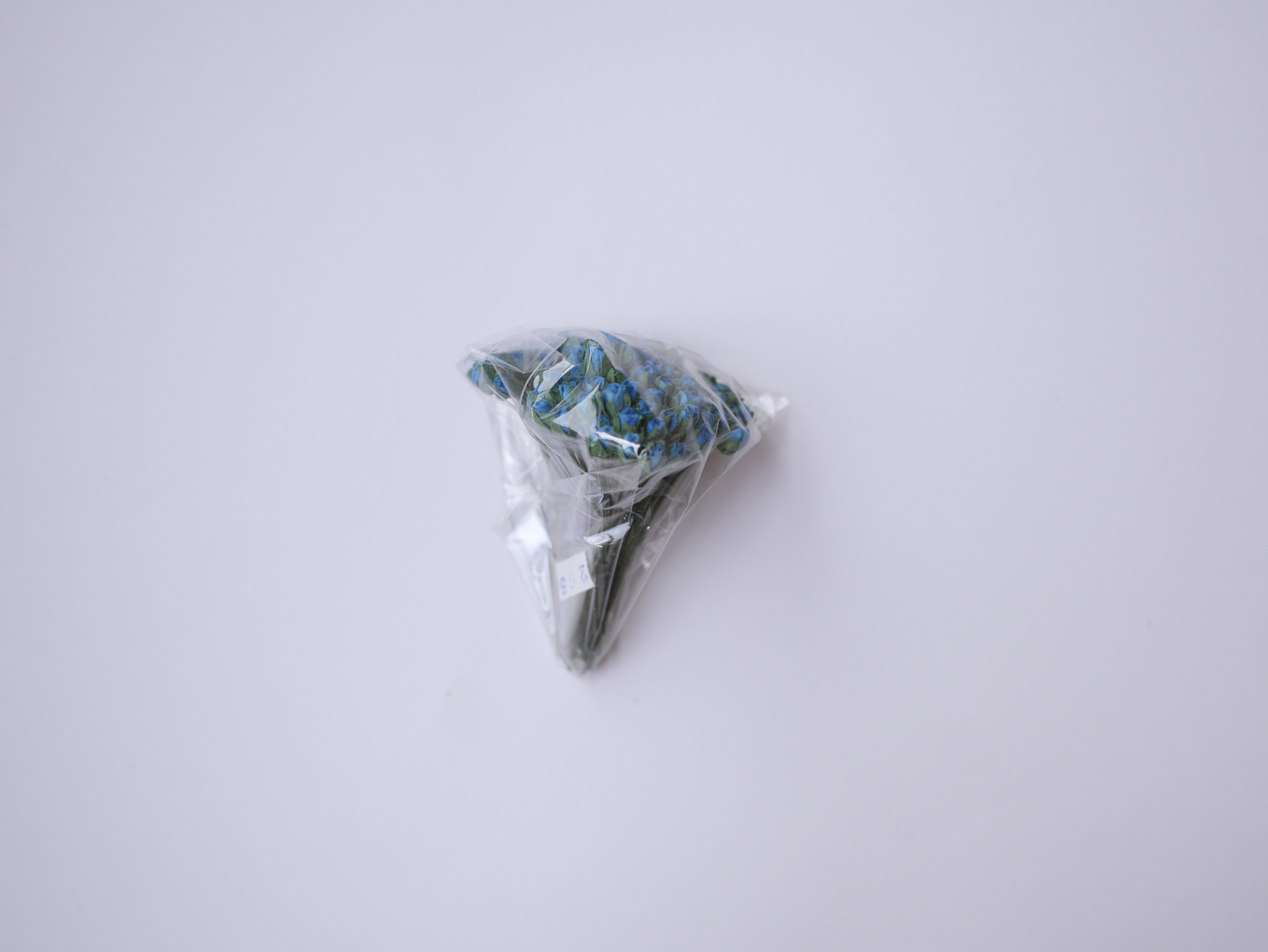 ดอกไม้กระดาษสา ดอกไม้กระดาษสา จตุจักร งานประดิษฐ์ ดอกไม้ทำข้อมือเพื่อนเจ้าสาว แต่งงาน, ดอกกุหลาบตูมจิ๋ว 100 ดอก สีน้ำเงินน้ำทะเล ขนาด 0.3x0.5 cm. paper flowers, budding roses flower 0.5x0.8 cm. 100 pieces. blue aqua color.