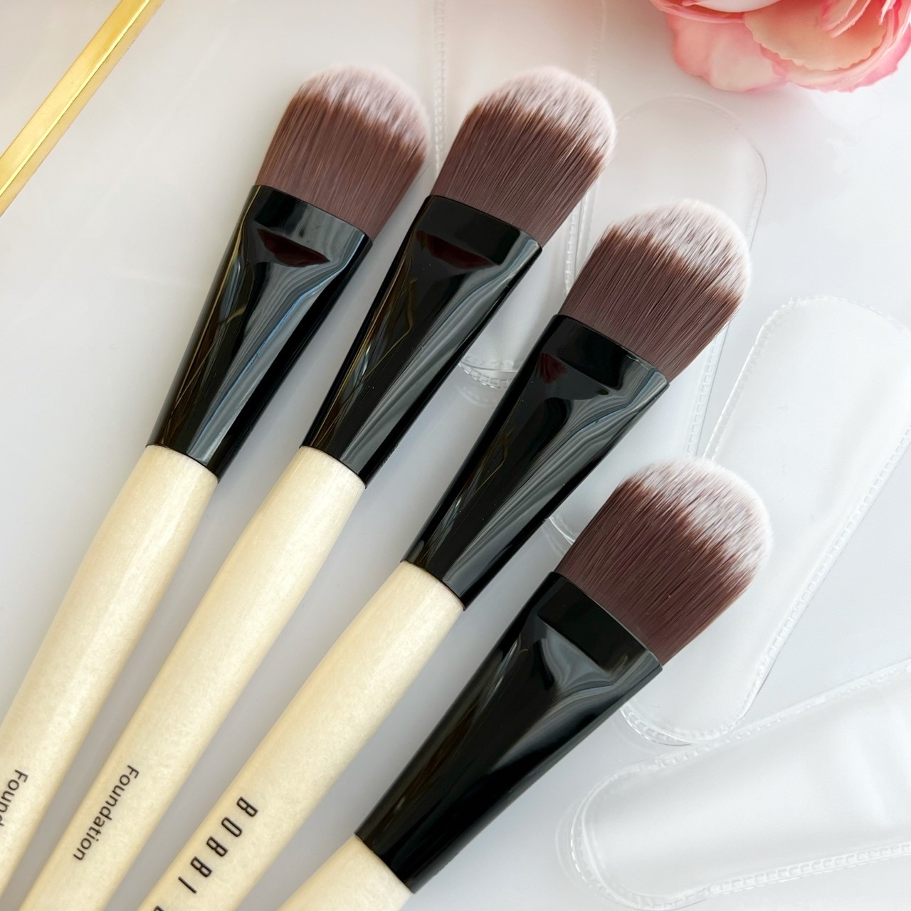 แปรงลงรองพื้น Bobbi Brown Foundation Brush