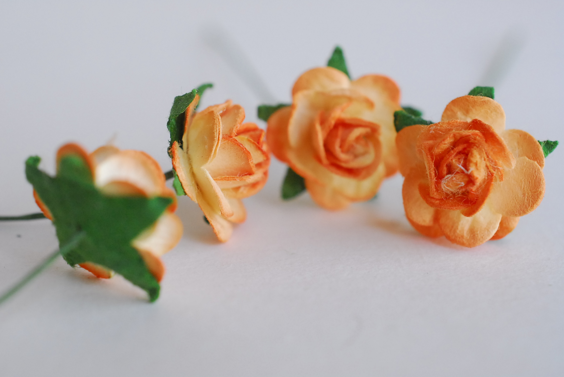 ดอกไม้กระดาษสา ราคาส่ง, งานประดิษฐ์, ของชำร่วย, งานแต่งงาน, ข้อมือเจ้าสาว สีส้มปัด ขนาด 1.5 cm. จำนวน 100 ดอก paper flowers, DIY paper flowers supplies, mini roses paper size2 cm. 50 pieces.