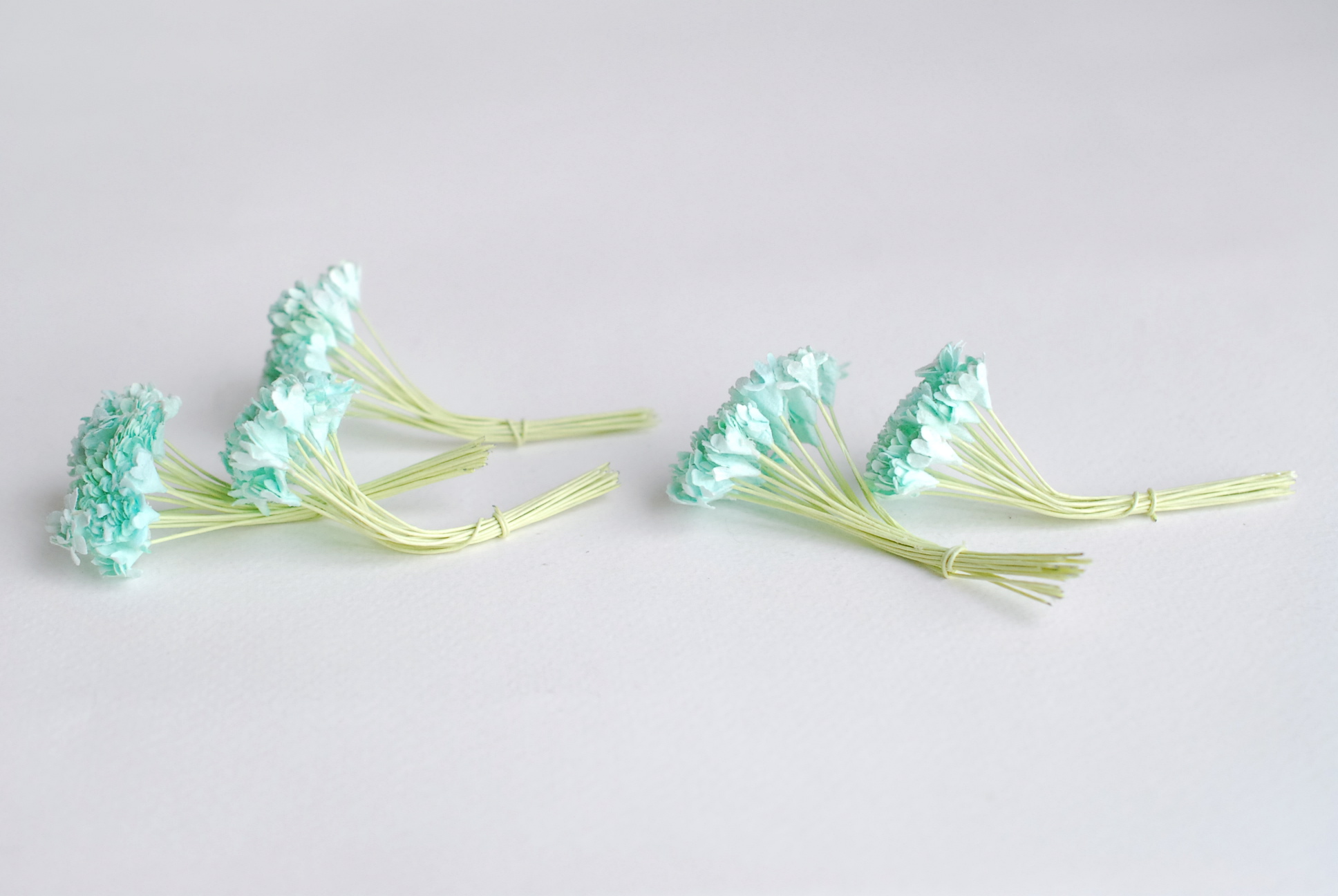 ดอกไม้ประดิษฐ์, ดอกไม้กระดาษสา, ดอก gypsophila, ดอกยิปโซ งานประดิษฐ์ตกแต่งของชำร่วย, ดอกไม้ทำพานพุ่ม, พานรับไหว้, ขนาด0.8 cm. สีมิ้น