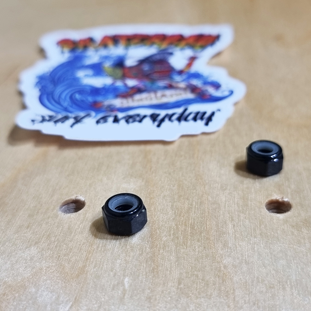 [0309] น็อต Aluminum alloy ตัวเมียยึด ทรัคสเก็ตบอร์ด ชุบสี ยางไนลอนกันคลาย ตัวเล็ก