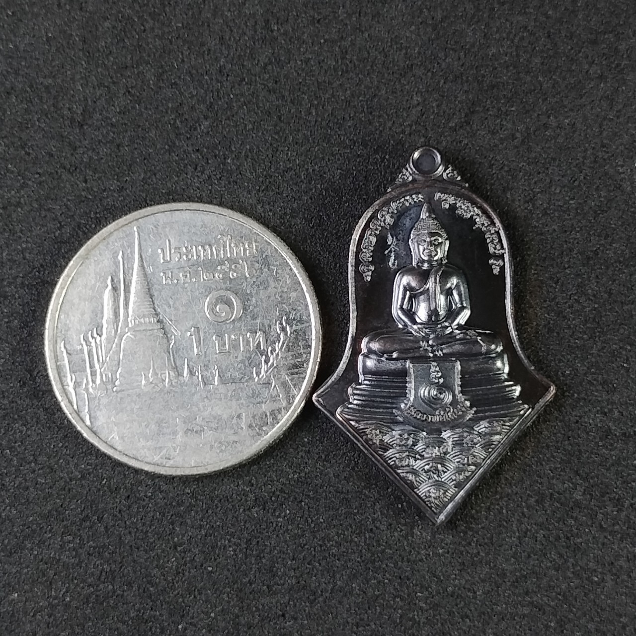 เหรียญทรงจำปี หลวงพ่อโสธร ประทับหลังท้าวเวสสุวรรณโณ ( พิมพ์เล็ก ) หลวงพ่ออิฏฐ์ วัดจุฬามณี