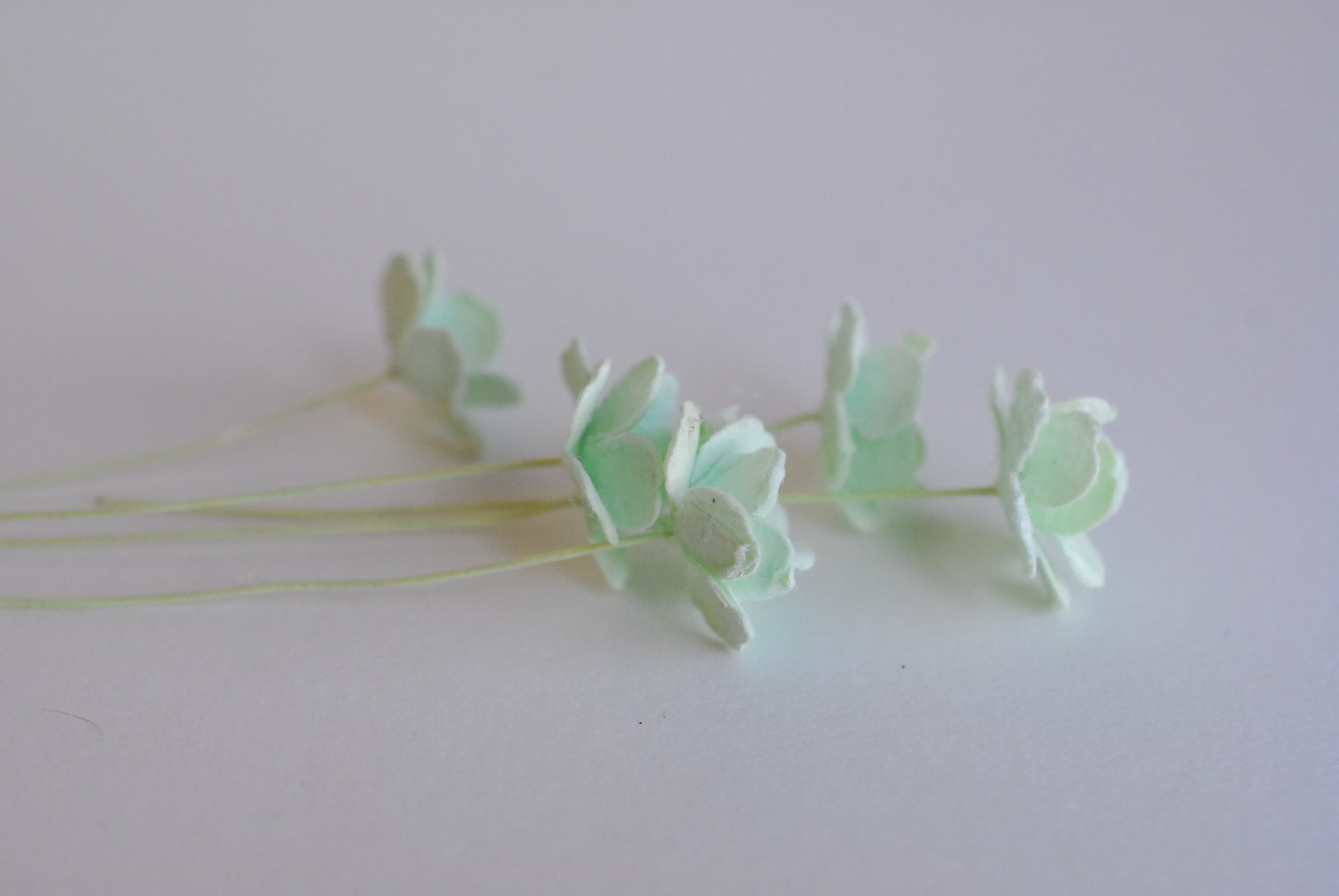 ดอกไม้กระดาษสา ราคาส่ง, ดอกไฮเดรนเยียกระดาษสา ดอกไม้ประดิษฐ์ ตกแต่งงานแต่งงาน ประดิษฐ์ข้อมือเพื่อนเจ้าสาว ขนาด 1.5 cm., สำหรับของชำร่วย, งานแต่งงาน, ดอกไม้ทำข้อมือเจ้าสาว สีเขียวอ่อน จำนวน 100 ดอก Paper flower,100 Pieces mulberry hydenyia, 1.5 cm. light g