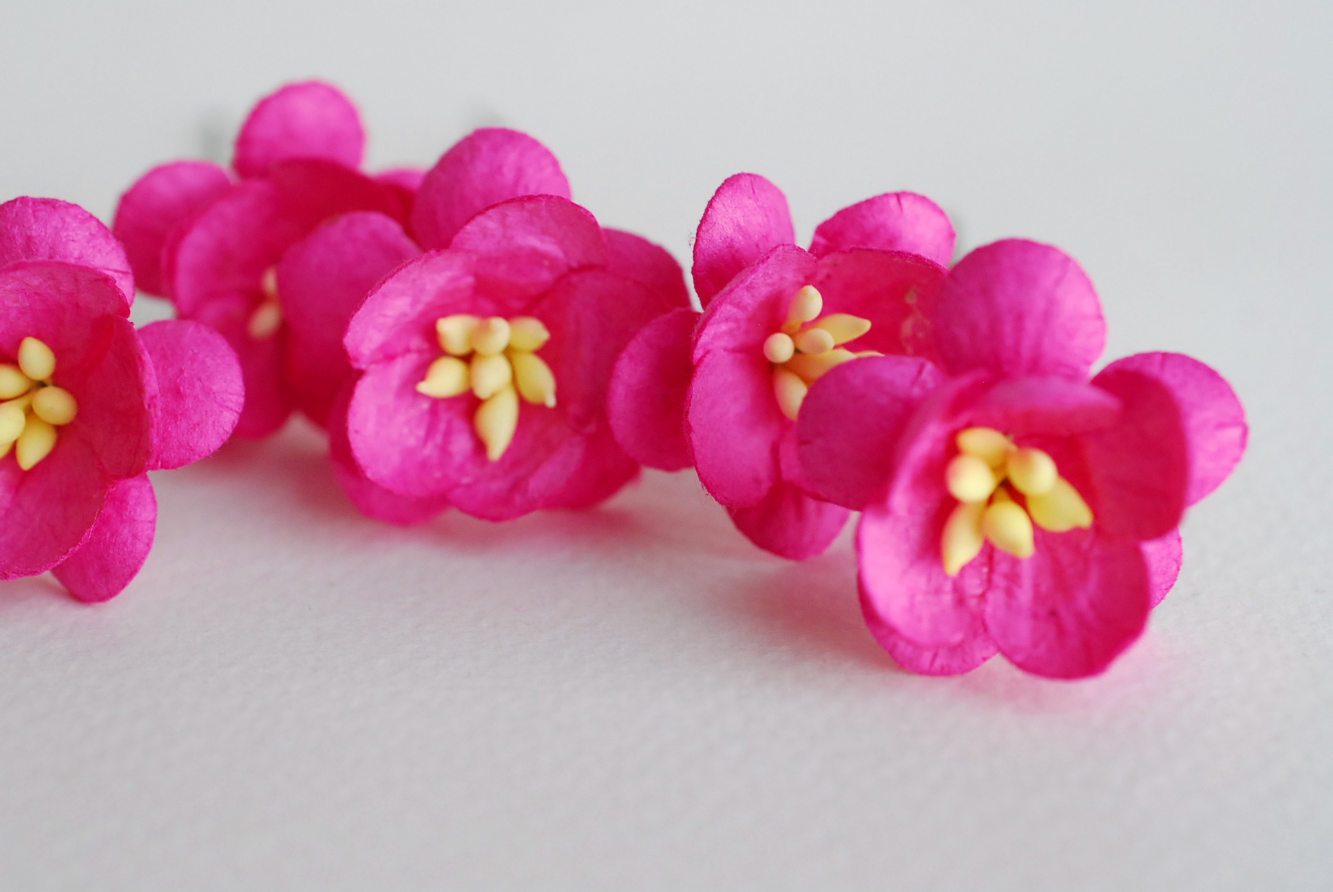 ดอกไม้กระดาษสา ดอกซากุระกระดาษ ดอกไม้กระดาษสาราคาส่ง ดอกไม้กระดาษสำหรับตกแต่งของชำร่วย งานแต่งงาน ทำช่อดอกไม้ติดอกเจ้าบ่าว ข้อมือดอกไม้เจ้าสาว ขนาด2.5 cm. 50 ดอก สีชมพูบานเย็น Paper flowers supplies: DIY wedding tools Cherry blossom (Sakura) 50 pcs. size