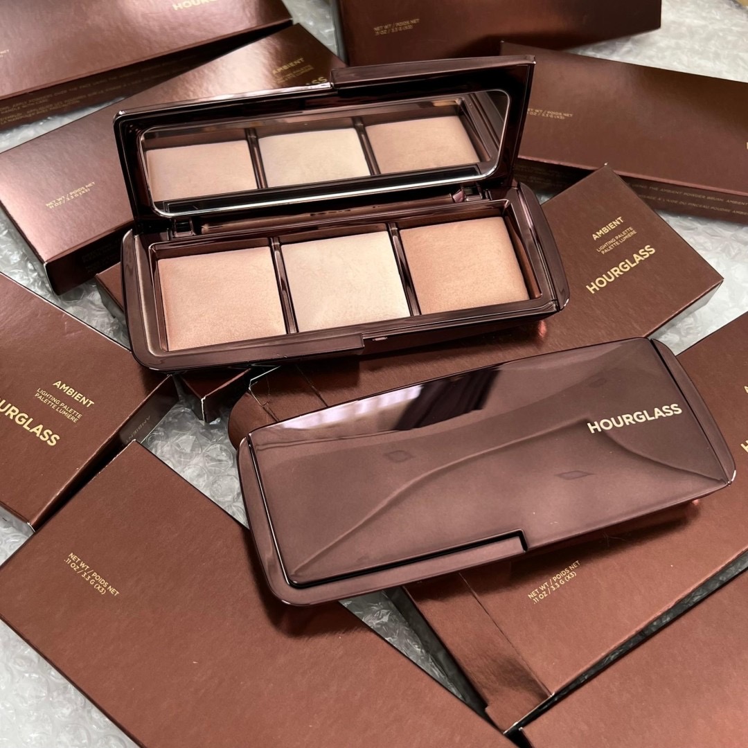 เซ็ทไฮไลท์คอนทัวร์ Hourglass Ambient Lighting Palette