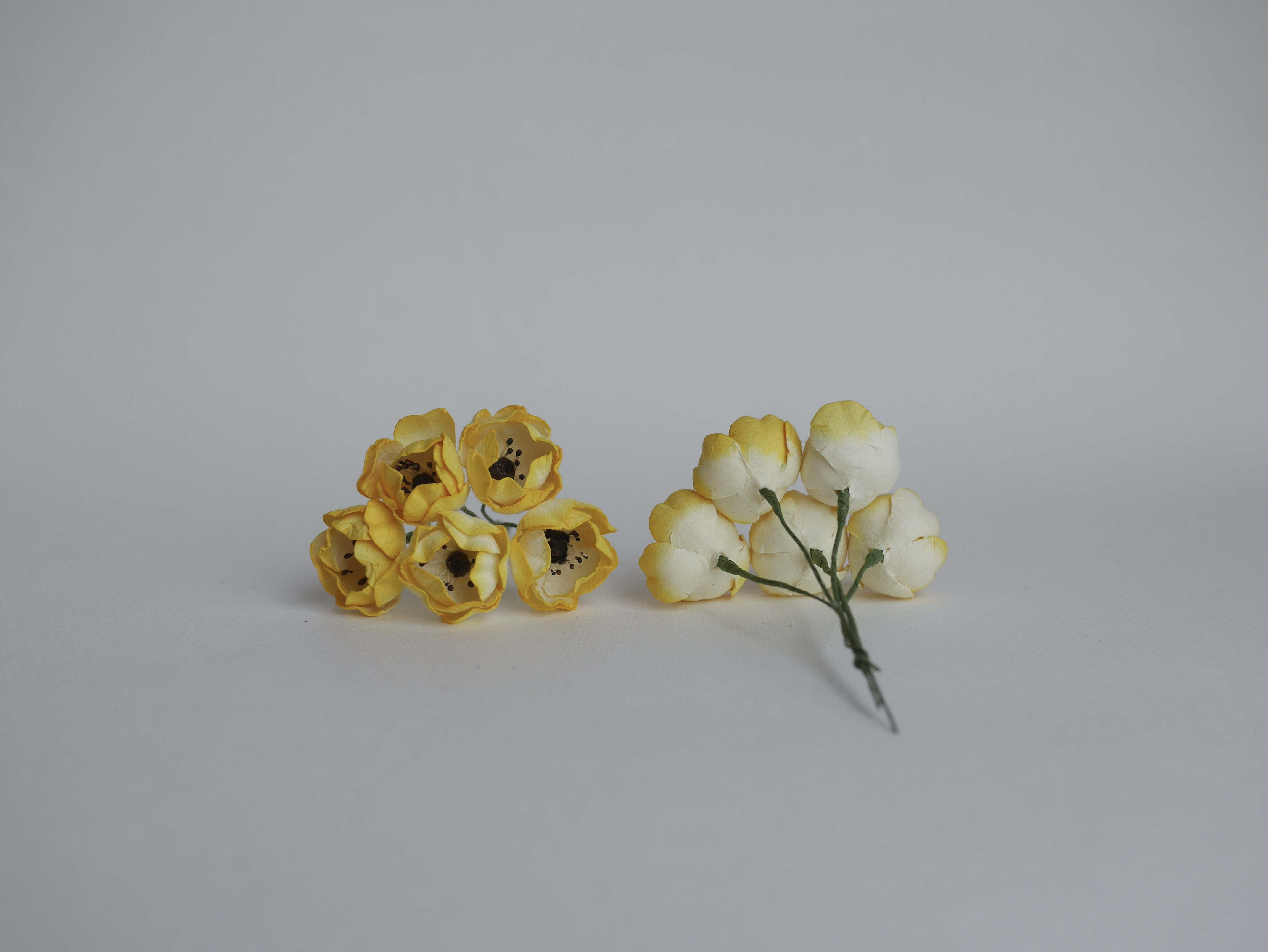 ดอกกุหลาบกระดาษสา peony ดอกไม้กระดาษสาราคาส่ง, ดอกไม้กระดาษ,ดอกไม้ประดิษฐ์ สำหรับตกแต่งของชำร่วย งานแต่งงาน ดอกกุหลาบกลม peony ขนาด 3.5 cm. จำนวน 25 ดอก, สีเหลืองปัด เกสรสีดำ Paper Flowers, Peony flowers supplies size 3.5cm./ 25 pieces, handmade flower