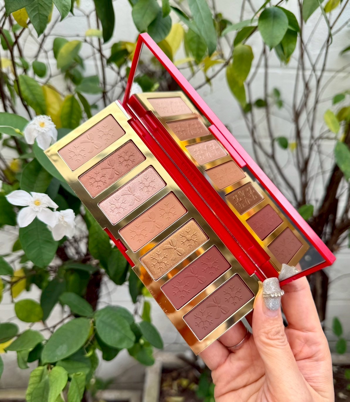 อายแชโดว์ Estee Lauder Limited Edition Glow Eyeshadow Palette 8.9g.