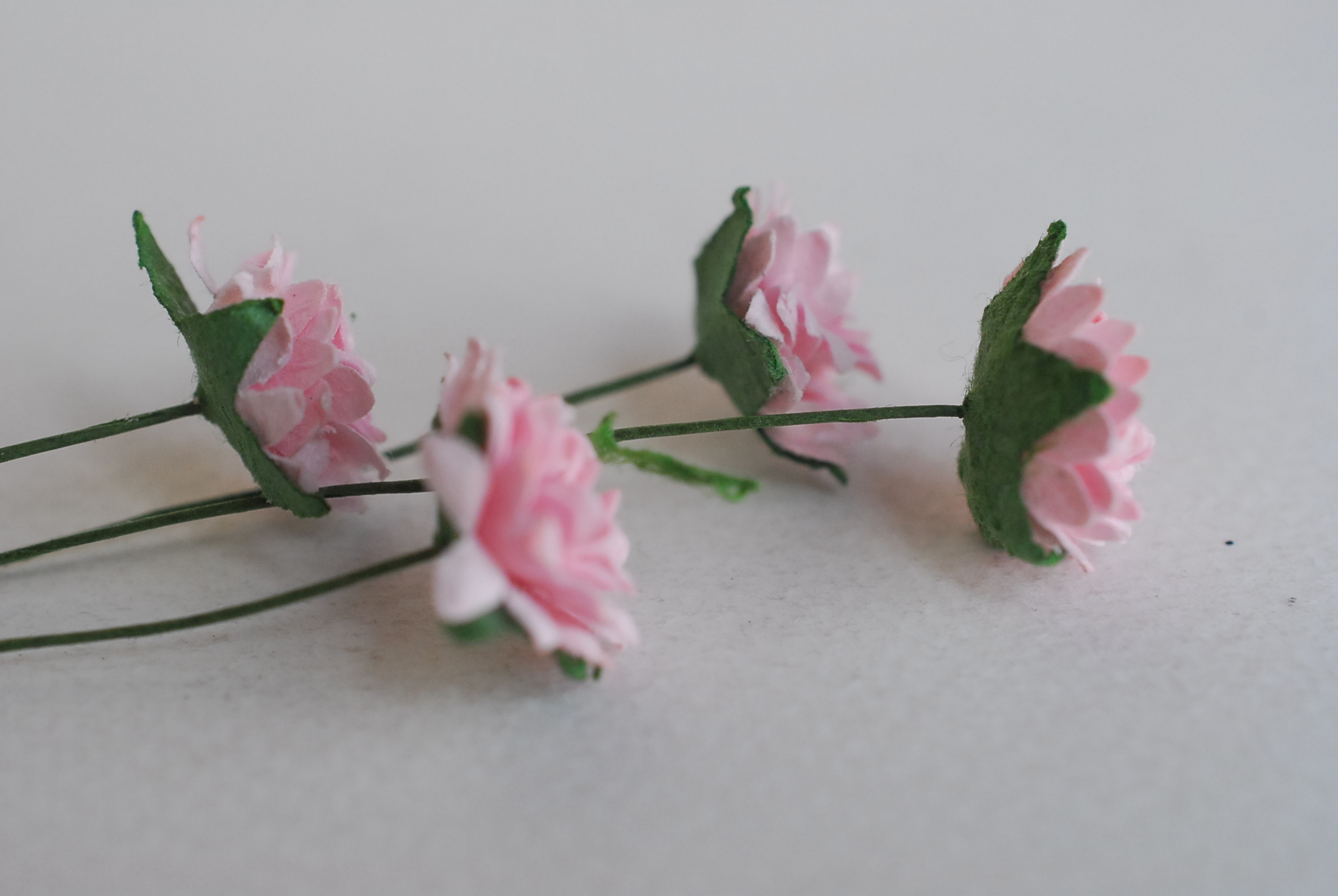 ดอกไม้ประดิษฐ์, ดอกไม้กระดาษสา, ดอก gypsophila, ดอกยิปโซ งานประดิษฐ์ตกแต่งของชำร่วย, ดอกไม้ทำพานพุ่ม,พานพวงมาลัย, พานรับไหว้, ขนาด 1.5 cm. สีชมพู