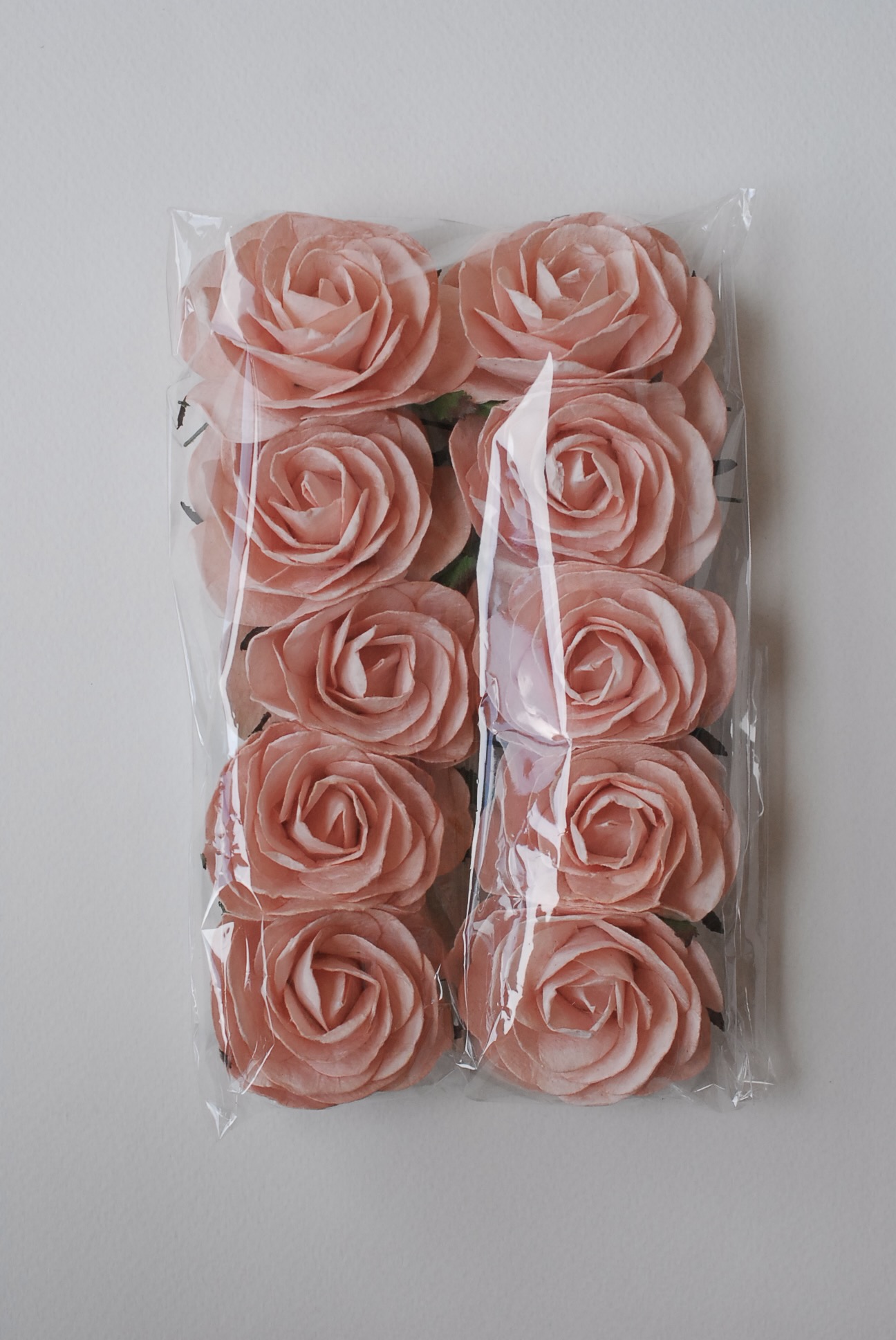 ดอกไม้กระดาษสา ดอกไม้กุหลาบกระดาษ ดอกกุหลาบกระดาษ ขนาด 6.5 cm., สำหรับของชำร่วย, งานแต่งงาน, สีพีชอ่อน Paper flower,10 Pieces mulberry rose, 6.5 cm. pale peach color