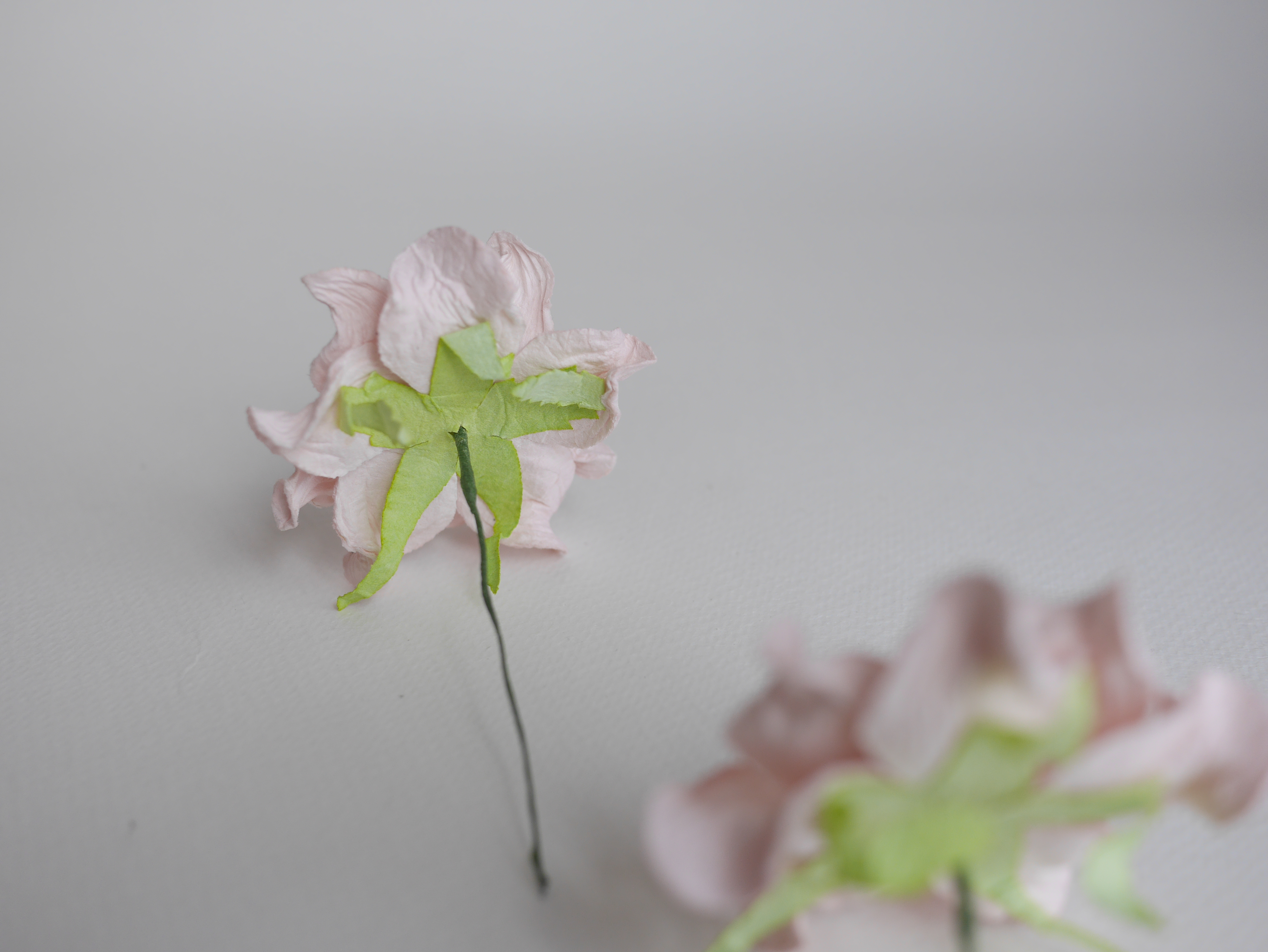 ดอกไม้กระดาษสา ราคาส่ง, ดอกการเดนเนียกระดาษสา ดอกไม้ประดิษฐ์ ตกแต่งงานแต่งงาน ประดิษฐ์ข้อมือเพื่อนเจ้าสาว ขนาด 5.5 cm., สำหรับของชำร่วย, งานแต่งงาน, ดอกไม้ทำข้อมือเจ้าสาว สีชมพูอ่อน จำนวน 25 ดอก Paper flower, 25 Pieces mulberry gardenia flowers supplies s