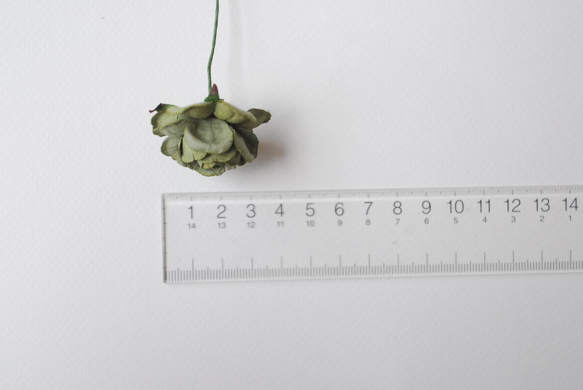 ดอกไม้กุหลาบกระดาษ ดอกไม้กระดาษสา, ของชำร่วย,ดอกกุหลาบ, ดอกไม้ประดิษฐ์สำหรับงานแต่งงาน จำนวน 25 ดอก, สีเขียวเข้ม Paper Flower, 25 pieces roses paper size 3.5 cm., dark green color.