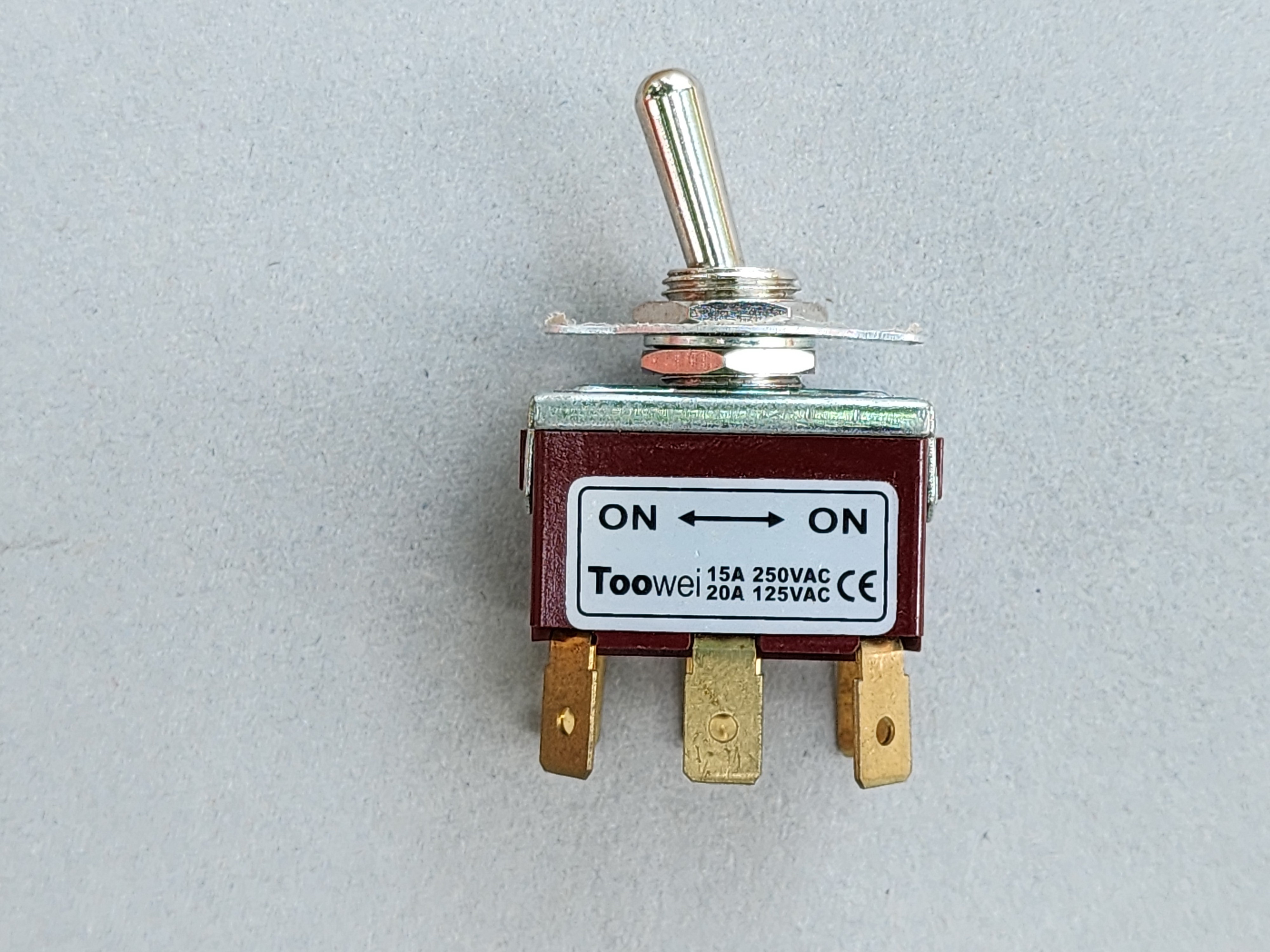 สวิทช์โยก ( Toggle Switch )