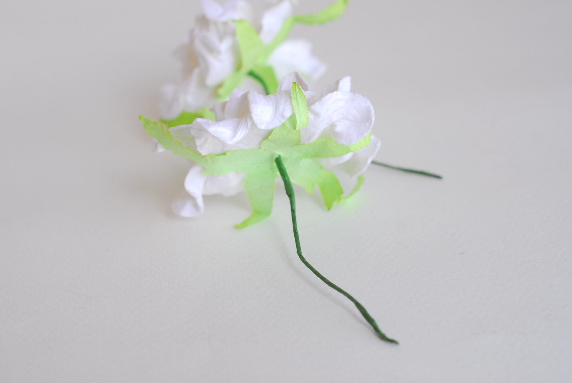 ดอกไม้กระดาษสา ราคาส่ง, ดอกการเดนเนียกระดาษสา ดอกไม้ประดิษฐ์ ตกแต่งงานแต่งงาน ประดิษฐ์ข้อมือเพื่อนเจ้าสาว ขนา่ด 5.5 cm., สำหรับของชำร่วย, งานแต่งงาน, ดอกไม้ทำข้อมือเจ้าสาว สีขาว จำนวน 25 ดอก Paper flower,25 Pieces mulberry gardenia flowers suppiles