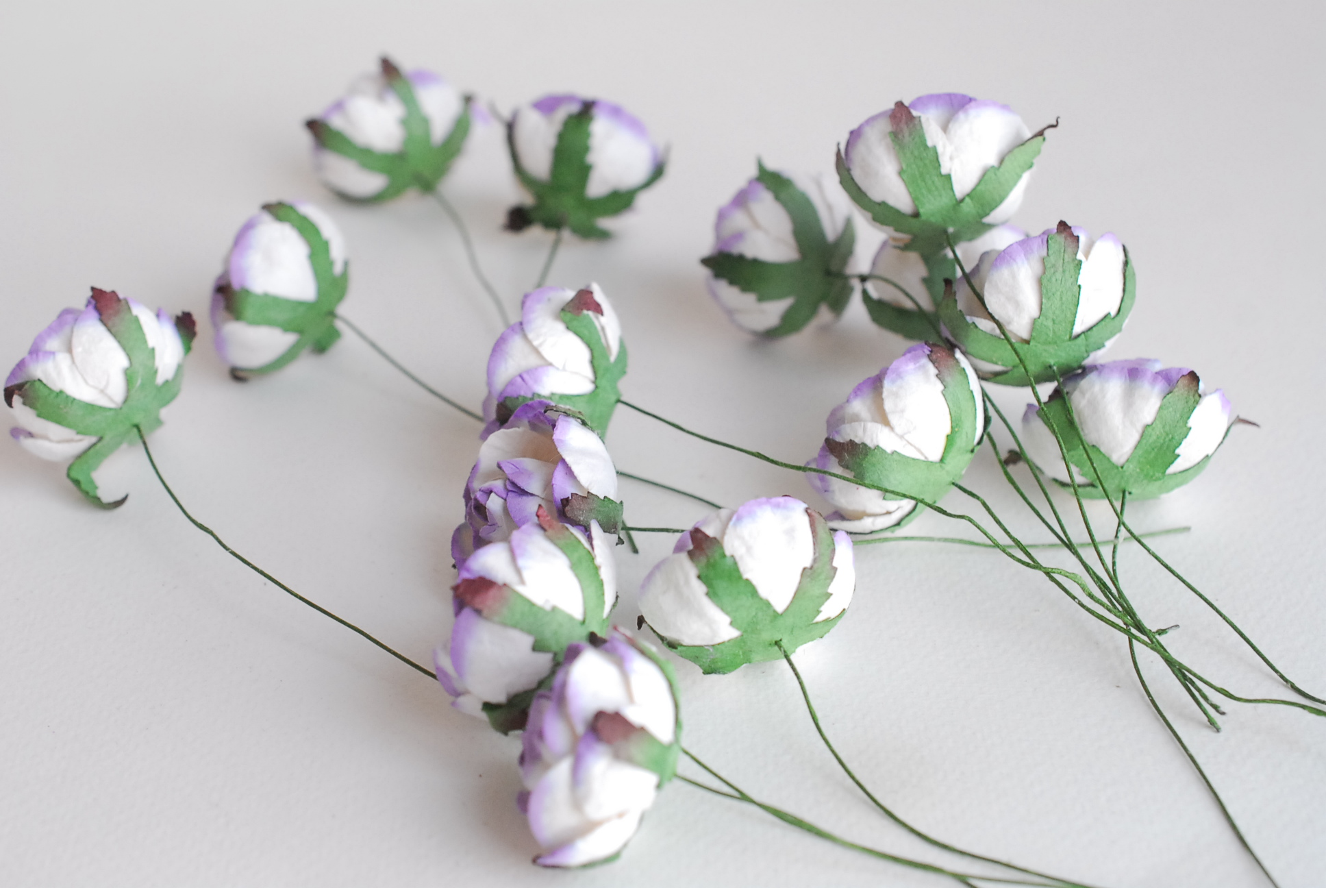 Paper flower, English peony Ranunculus roses 25 pcs., size 3.5 cm., soft purple color. ดอกไม้กระดาษสา ดอกกุหลาบขนาด 3.5 cm. จำนวน 25 ดอก, สี