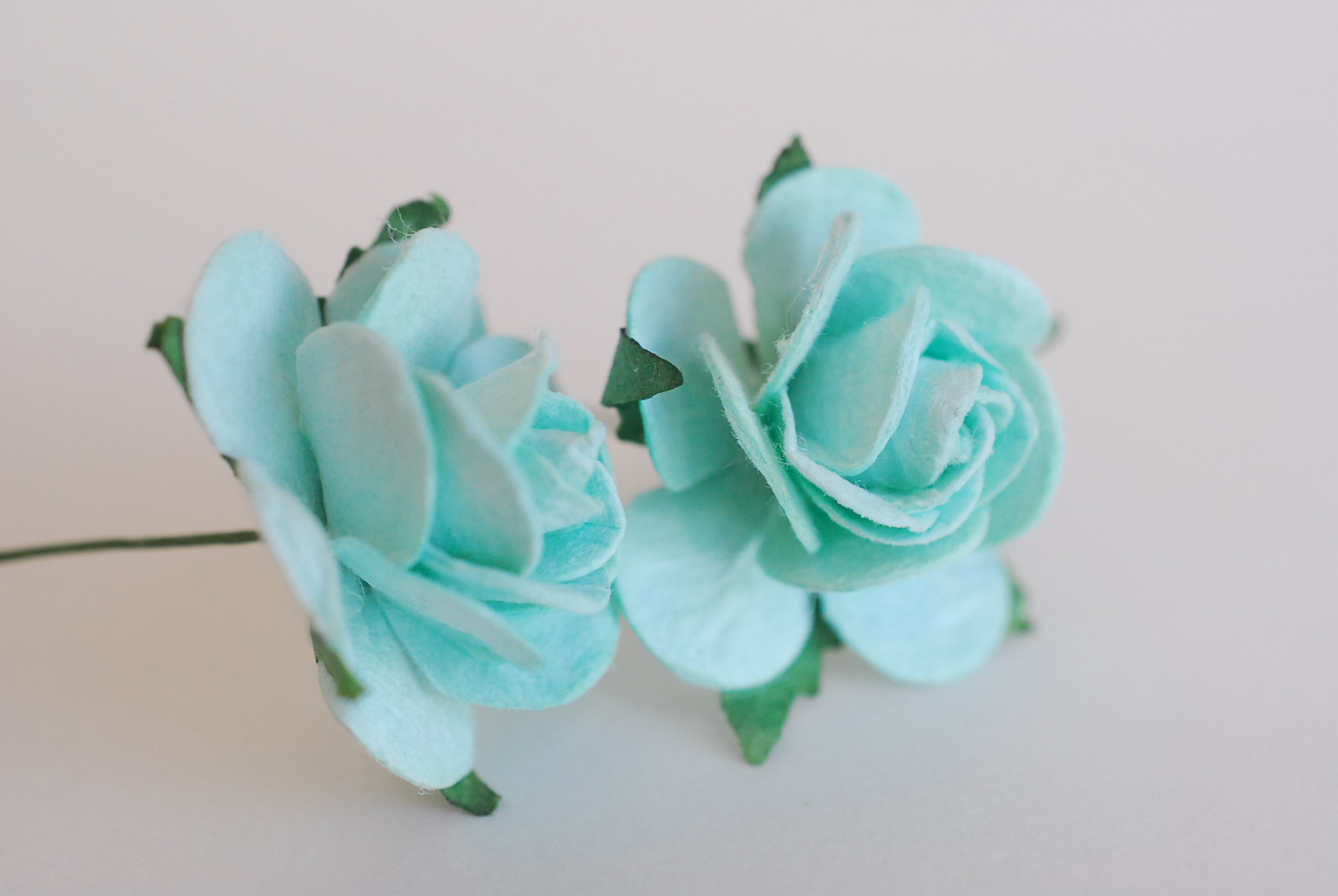 ดอกไม้กระดาษสา ดอกไม้กุหลาบกระดาษ ราคาส่ง, ดอกกุหลาบจิ๋ว ดอกกุหลาบกระดาษสา ดอกไม้ประดิษฐ์ สำหรับตกแต่งของชำร่วย หรืองานแต่งงาน สีมิ้นท์ ขนาด 2.5 cm. จำนวน 50 ดอก สี 166