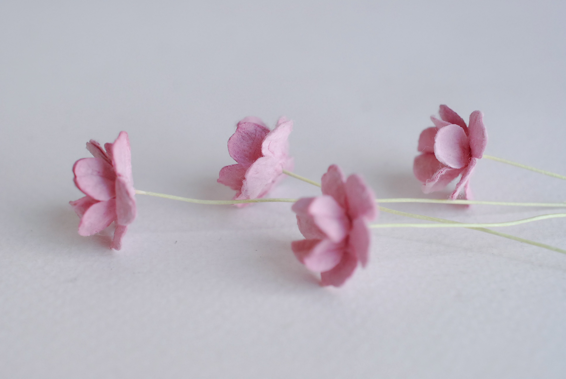 ดอกไม้กระดาษสา ราคาส่ง, ดอกไฮเดรนเยียกระดาษสา ดอกไม้ประดิษฐ์ ตกแต่งงานแต่งงาน ประดิษฐ์ข้อมือ เพื่อนเจ้าสาว ขนา่ด 1.5 cm., สำหรับของชำร่วย, งานแต่งงาน, ดอกไม้ทำข้อมือเจ้าสาว สีชมพูตุ่น จำนวน 100 ดอก Paper flower,100 Pieces mulberry hydenyia, maroon pink co