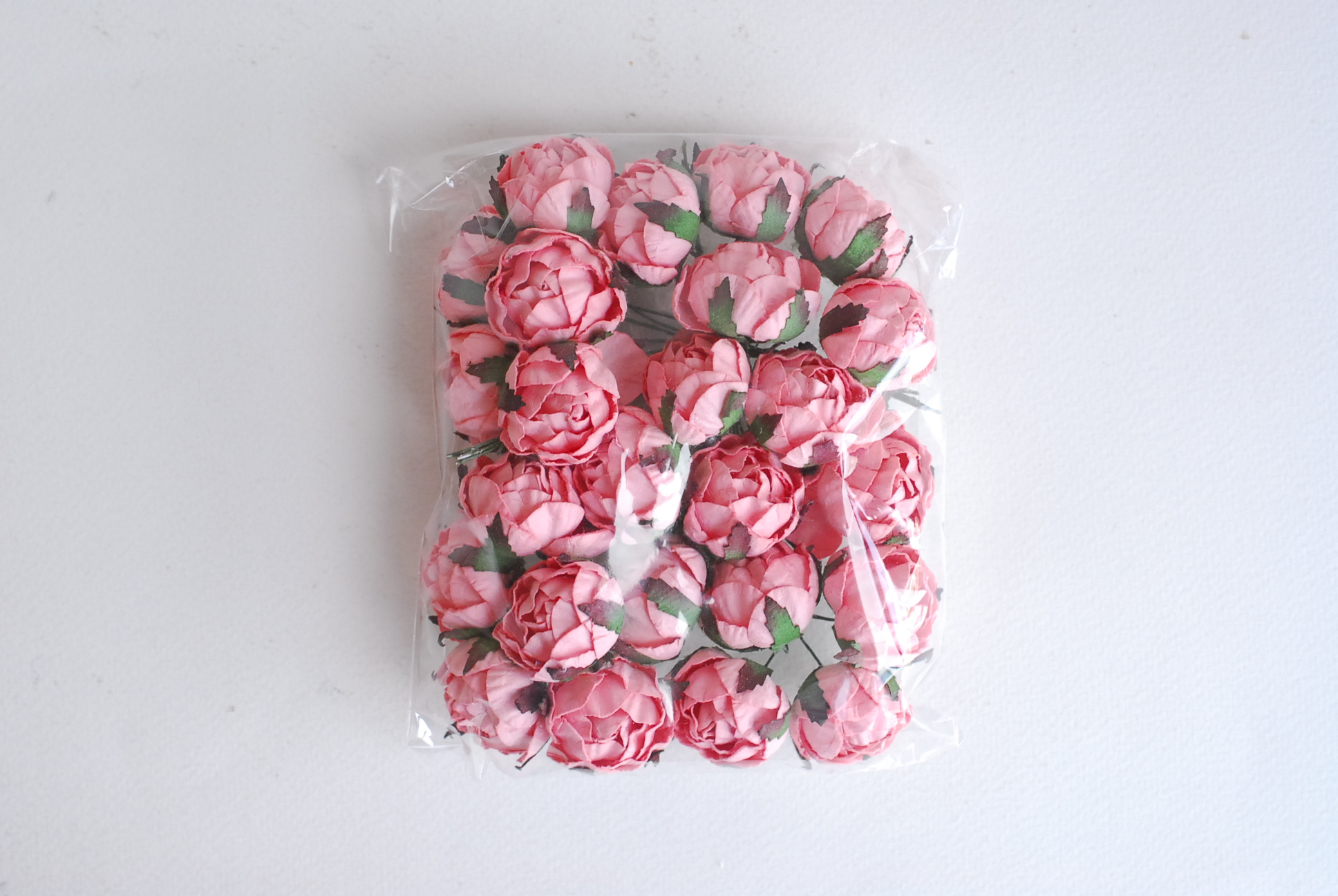 ดอกกุหลาบกระดาษสา peony ดอกไม้กระดาษสาราคาส่ง, ดอกไม้กระดาษ,ดอกไม้ประดิษฐ์ สำหรับตกแต่งของชำร่วย งานแต่งงาน ดอกกุหลาบกลม peony ขนาด 3.5 cm. จำนวน 25 ดอก, สีชมพูหวาน Paper Flowers, Peony flowers supplies size 3.5cm./ 25 pieces, handmade flowers. pink color