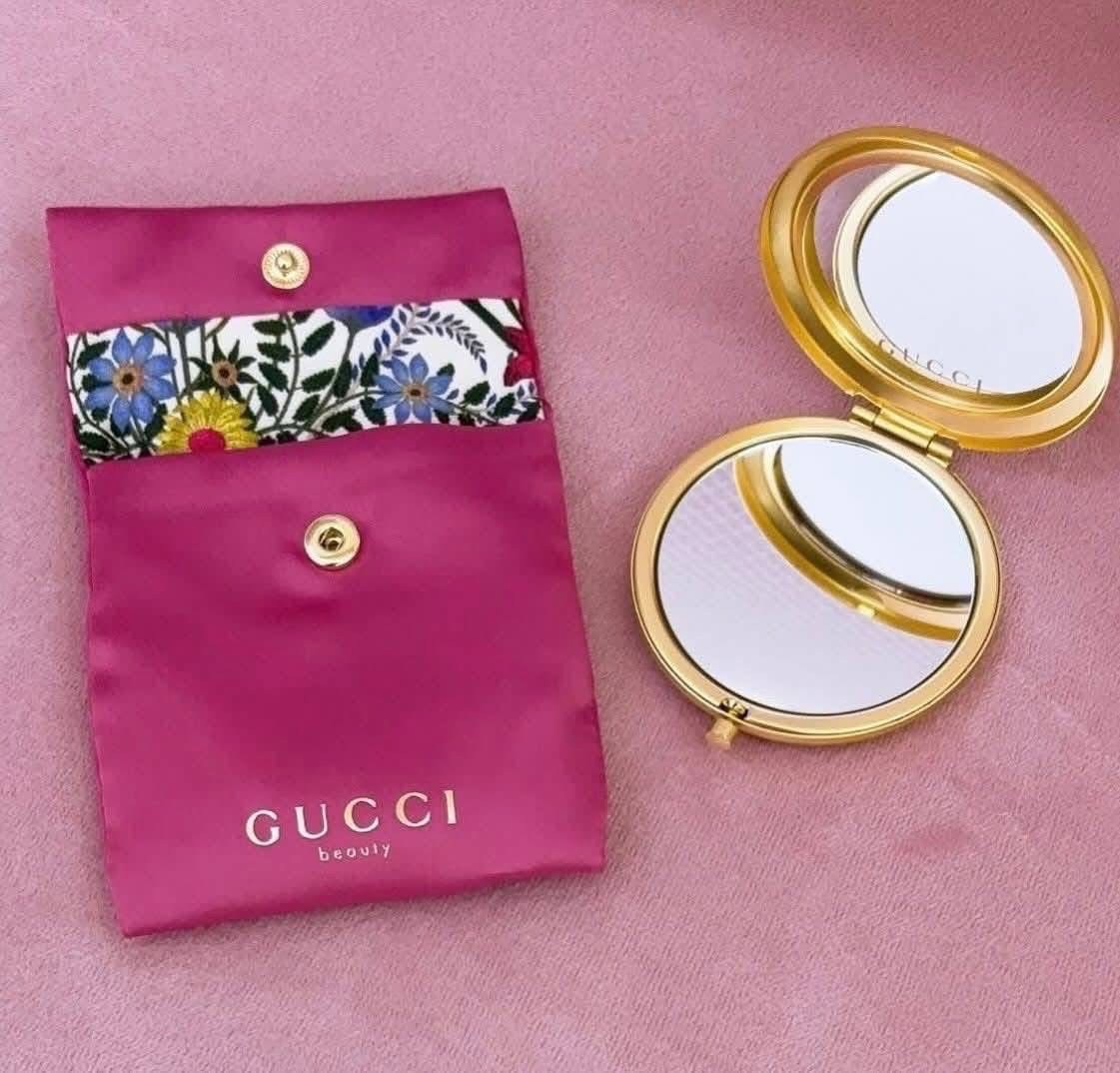 กระจกพกพา Gucci Beauty Mirror & Small Tote Bag New!! 2025