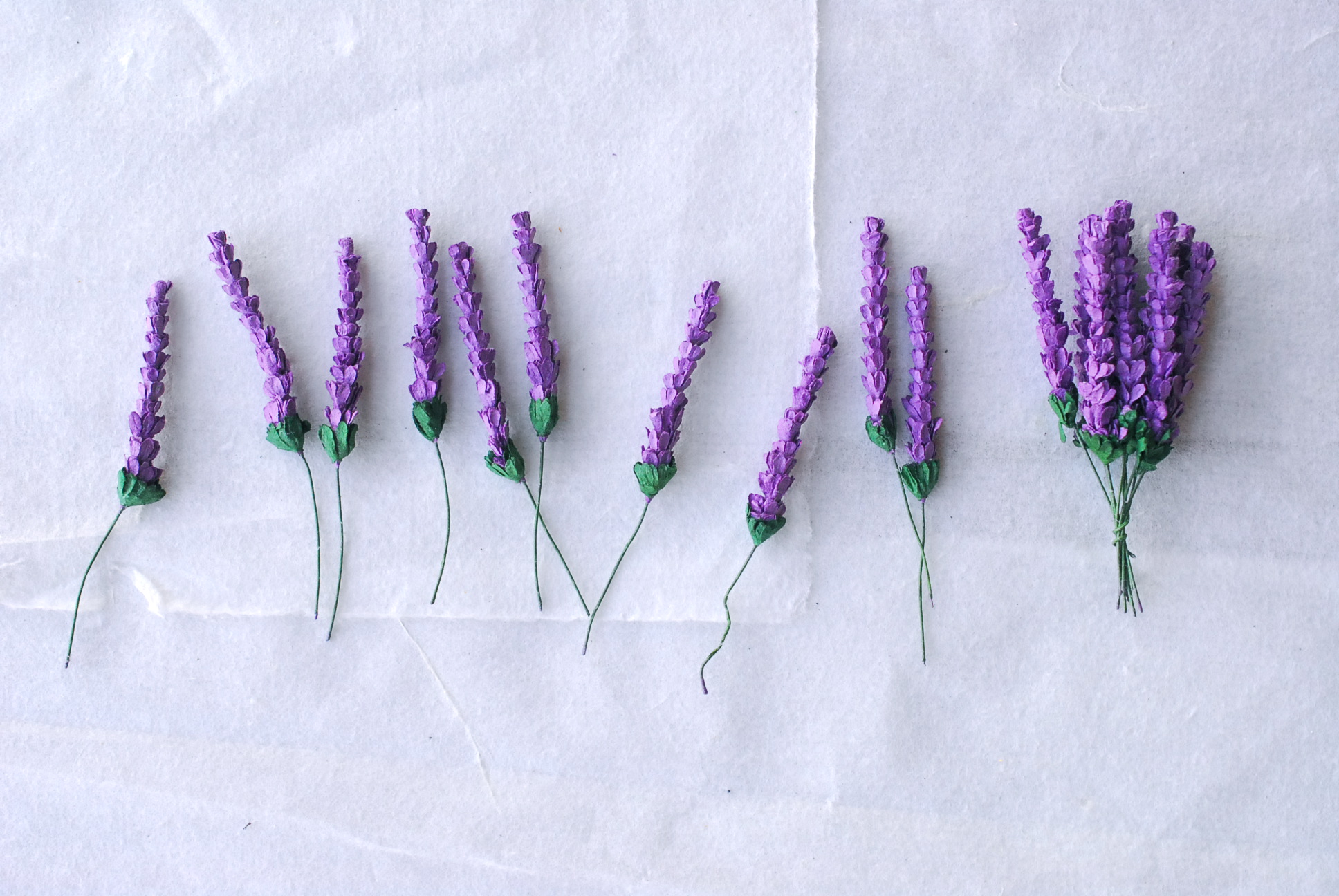 ดอกไม้ประดิษฐ์, ดอกไม้กระดาษสา, ดอก lavender, ดอกลาเวนเดอร์ กระดาษสา งานประดิษฐ์ตกแต่งของชำร่วย, ดอกไม้ทำพานพุ่ม, พานรับไหว้, ขนาด 1 cm. สีม่วงเข้ม dark purple lavender 10 ดอก