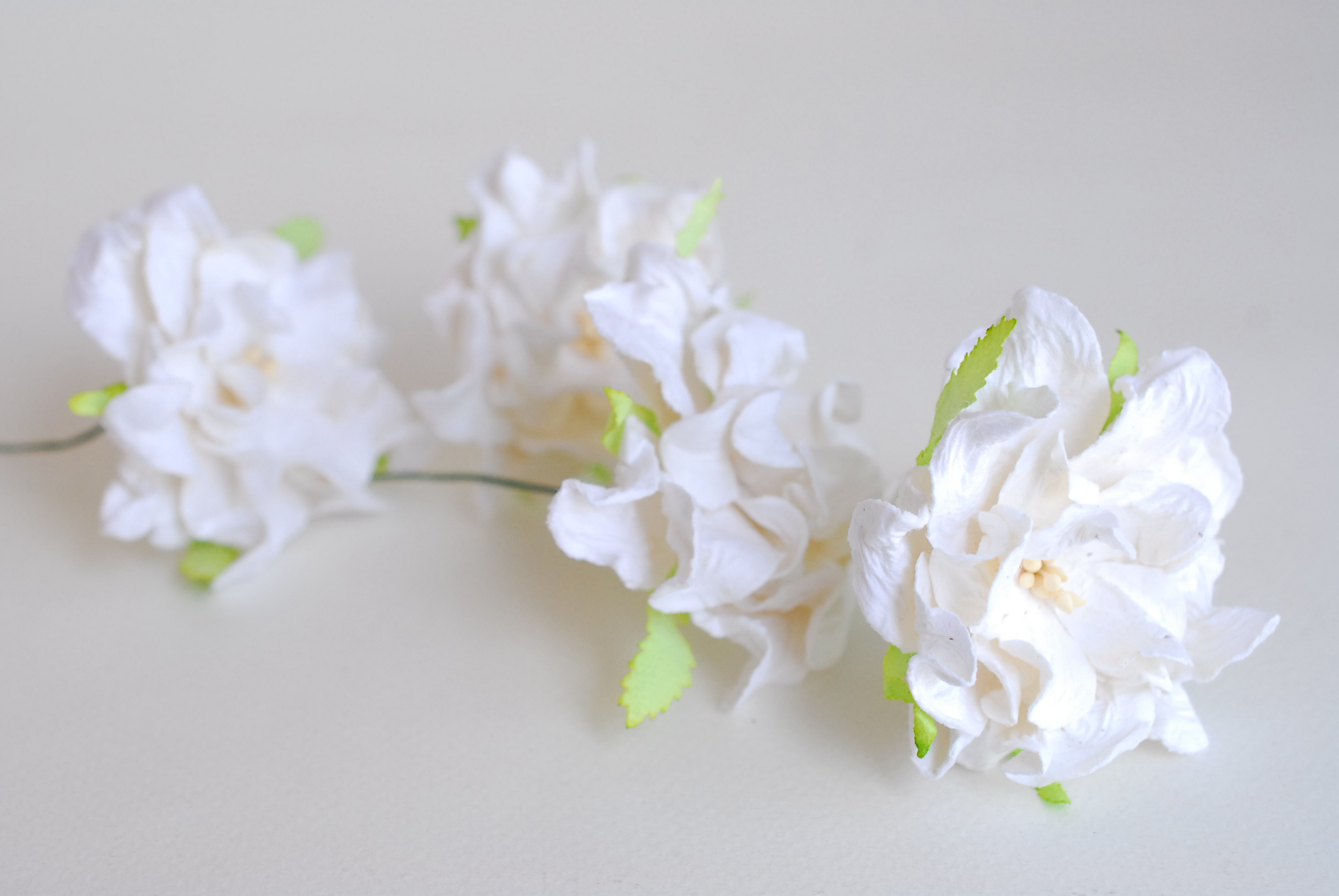 ดอกไม้กระดาษสา ราคาส่ง, ดอกการเดนเนียกระดาษสา ดอกไม้ประดิษฐ์ ตกแต่งงานแต่งงาน ประดิษฐ์ข้อมือเพื่อนเจ้าสาว ขนา่ด 5.5 cm., สำหรับของชำร่วย, งานแต่งงาน, ดอกไม้ทำข้อมือเจ้าสาว สีขาว จำนวน 25 ดอก Paper flower,25 Pieces mulberry gardenia flowers suppiles