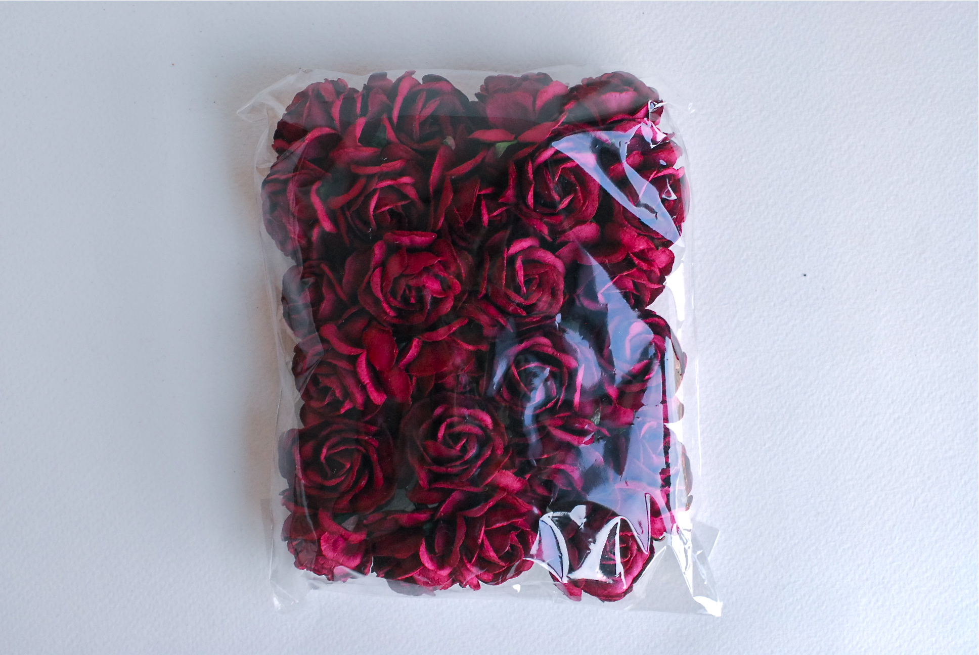 ดอกไม้กุหลาบกระดาษ ดอกไม้กระดาษสา, ของชำร่วย,ดอกกุหลาบ, ดอกไม้ประดิษฐ์สำหรับงานแต่งงาน จำนวน 25 ดอก, สีแดงเข้ม Paper Flower, 25 pieces roses paper size 3.5 cm., dark red color.