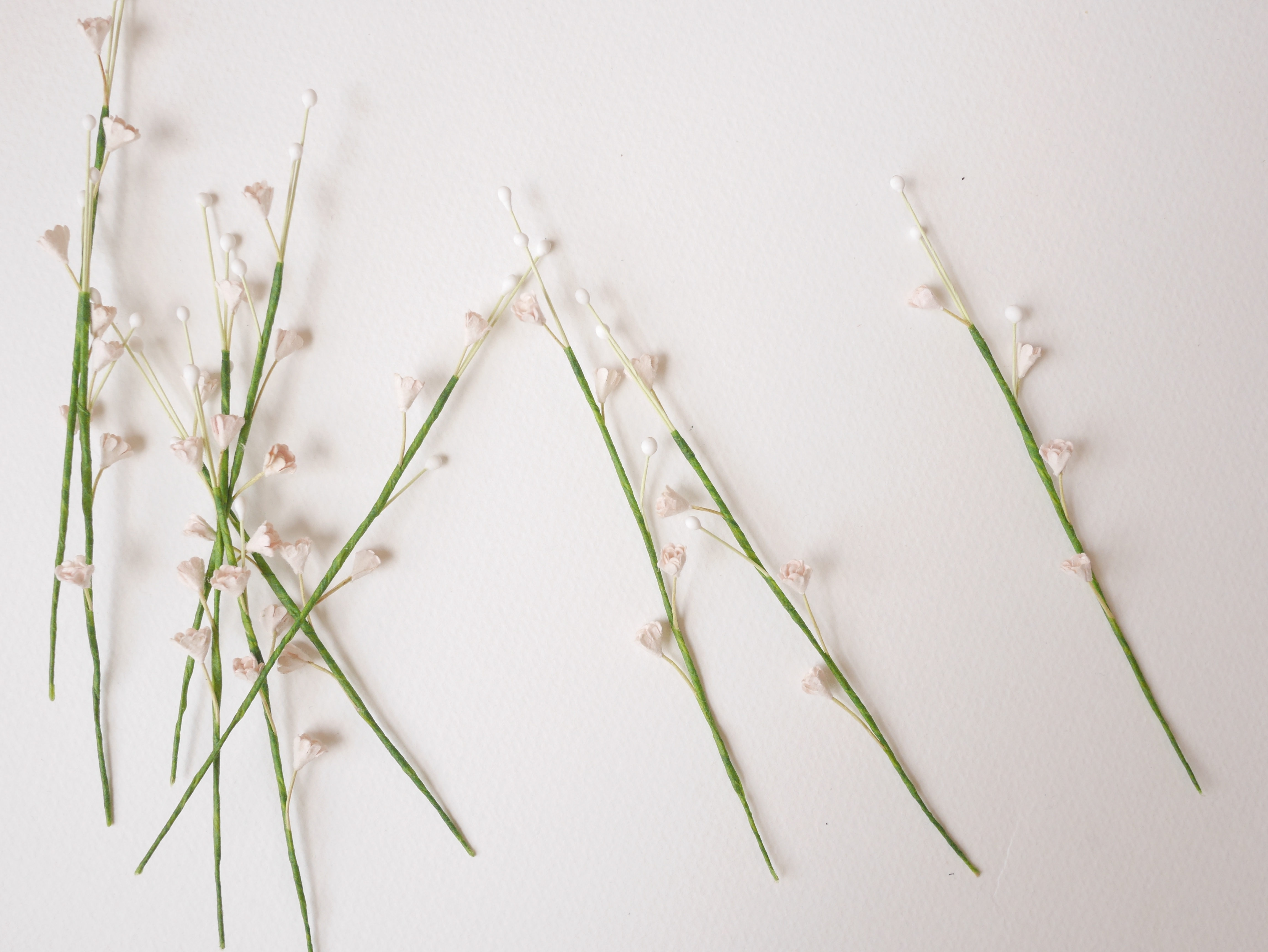 ดอกไม้ประดิษฐ์, ดอกไม้กระดาษสา, ดอก gypsophila, ดอกยิปโซ, ดอกยิปโซก้าน เกสรสีขาว งานประดิษฐ์ตกแต่งของชำร่วย, ดอกไม้ทำพานพุ่ม,พานพวงมาลัย, พานรับไหว้, ขนาด 0.5 cm. สีชมพู ก้านลวดสีเขียว