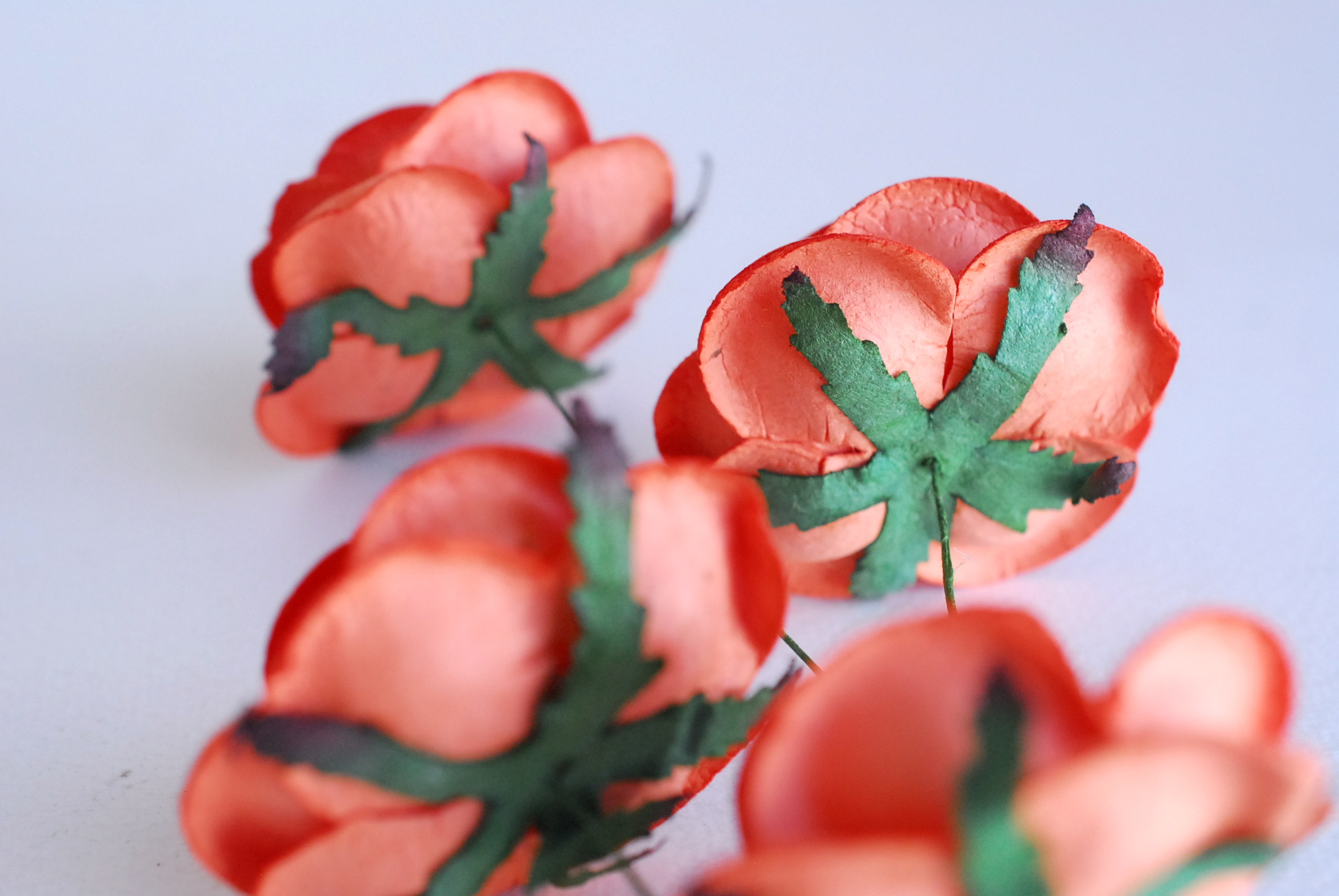 ดอกไม้กระดาษสา ราคาส่ง, ดอกกุหลาบกระดาษสา ดอกไม้ประดิษฐ์ ตกแต่งงานแต่งงานสีสวย ขนา่ด 4.5 cm., สำหรับของชำร่วย, งานแต่งงาน, ดอกไม้ทำข้อมือเจ้าสาว Paper flower,20 Pieces mulberry rose, 4.5 cm.orange color.