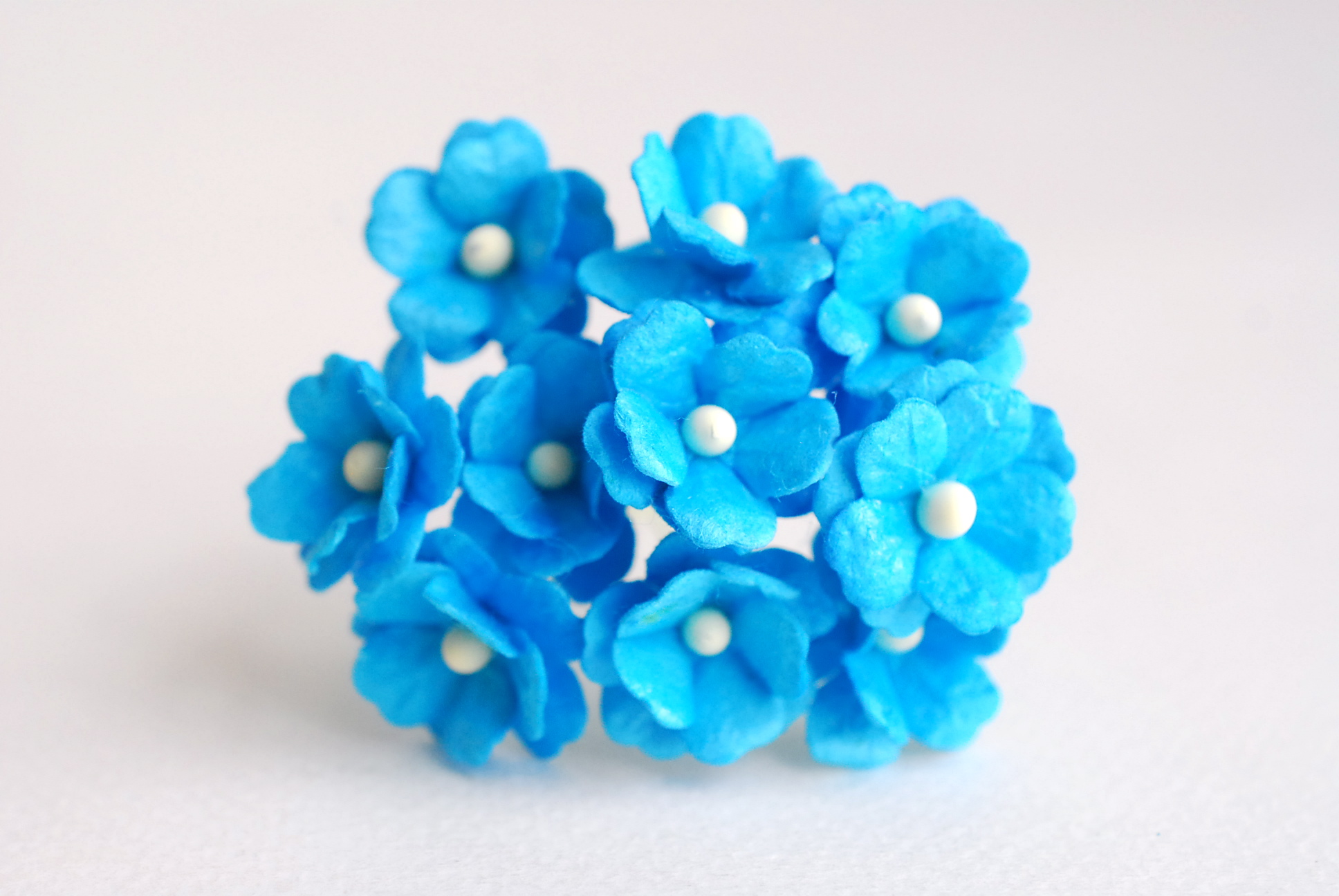 ดอกไม้กระดาษสา ราคาส่ง, ดอกไฮเดรนเยียกระดาษสา ดอกไม้ประดิษฐ์ ตกแต่งงานแต่งงาน ประดิษฐ์ข้อมือเพื่อนเจ้าสาว ขนา่ด 1.5 cm., สำหรับของชำร่วย, งานแต่งงาน, ดอกไม้ทำข้อมือเจ้าสาว สีฟ้าทะเล จำนวน 100 ดอก Paper flower,100 Pieces mulberry hydrangea ocean blue sky c