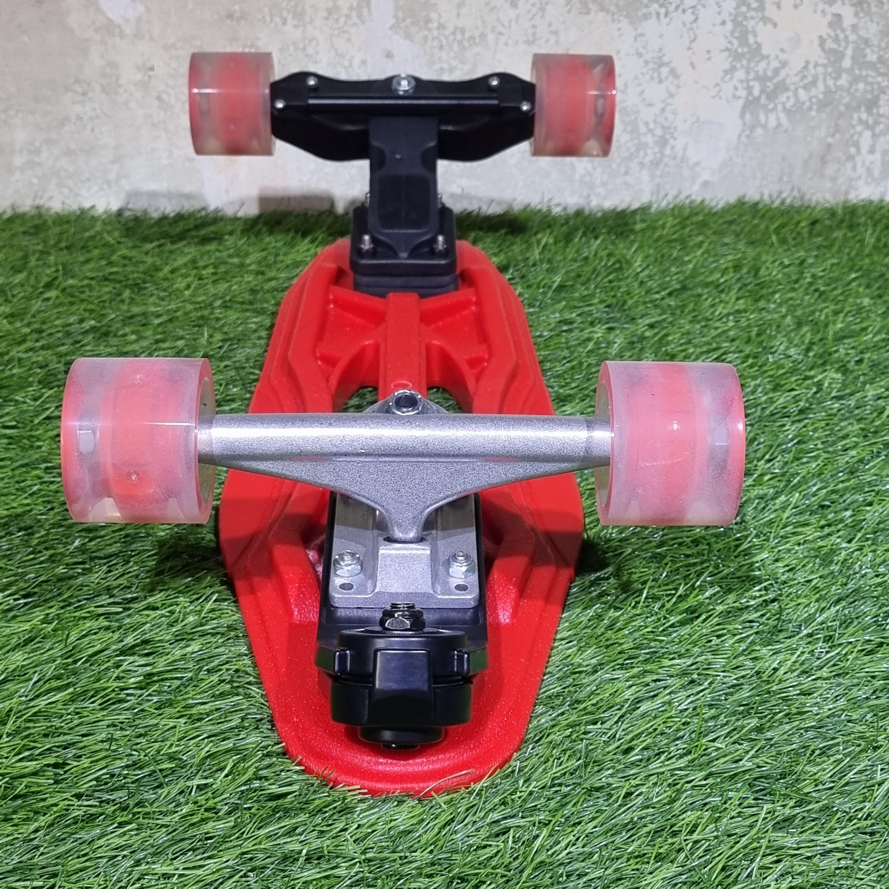 [0201] สเก็ตบอร์ดเด็ก 6ขวบ ไม่มีคว่ำ ฝึกทรงตัว ล้อมีไฟวิบวับ ขนาด 54cm