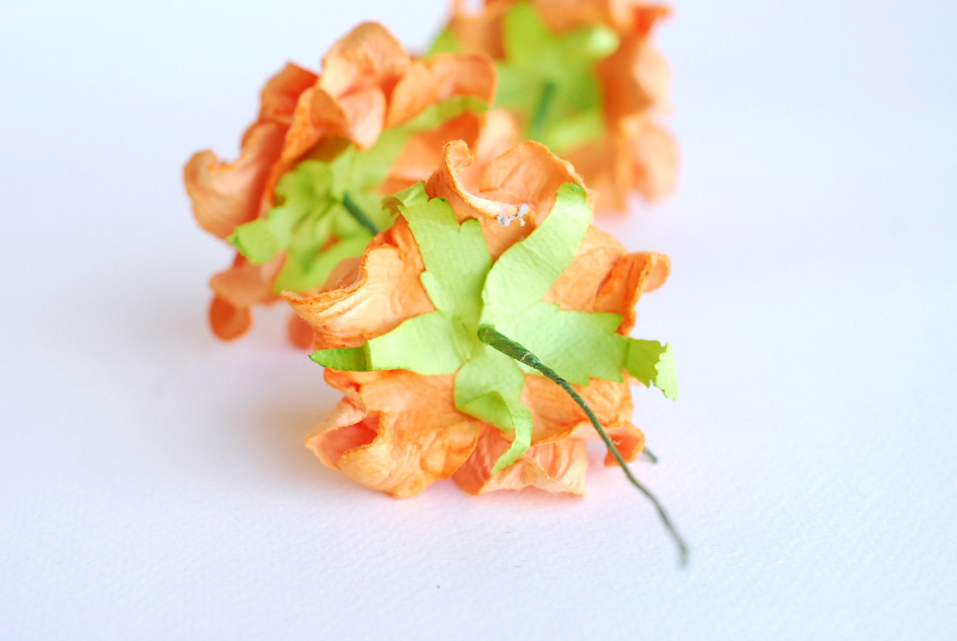 ดอกไม้กระดาษสา ราคาส่ง, ดอกการเดนเนียกระดาษสา ดอกไม้ประดิษฐ์ ตกแต่งงานแต่งงาน ประดิษฐ์ข้อมือเพื่อนเจ้าสาว ขนา่ด 5.5 cm., สำหรับของชำร่วย, งานแต่งงาน, ดอกไม้ทำข้อมือเจ้าสาว สีส้ม จำนวน 25 ดอก Paper flower,25 Pieces mulberry gardenia flowers supplies