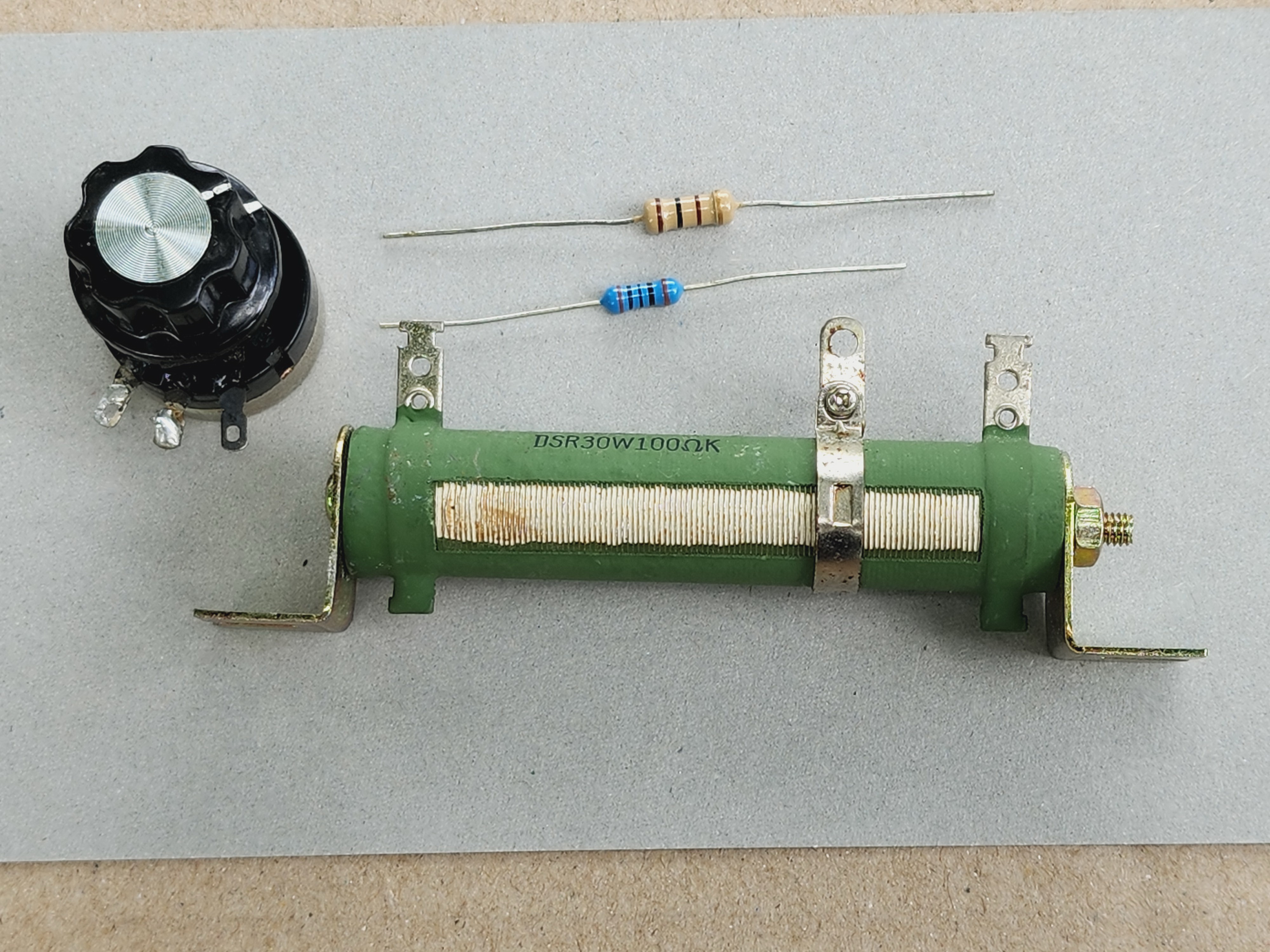 รูปตัวต้านทานปรับค่าได้ และ สัญลักษณ์ตัวต้านทานปรับค่าได้