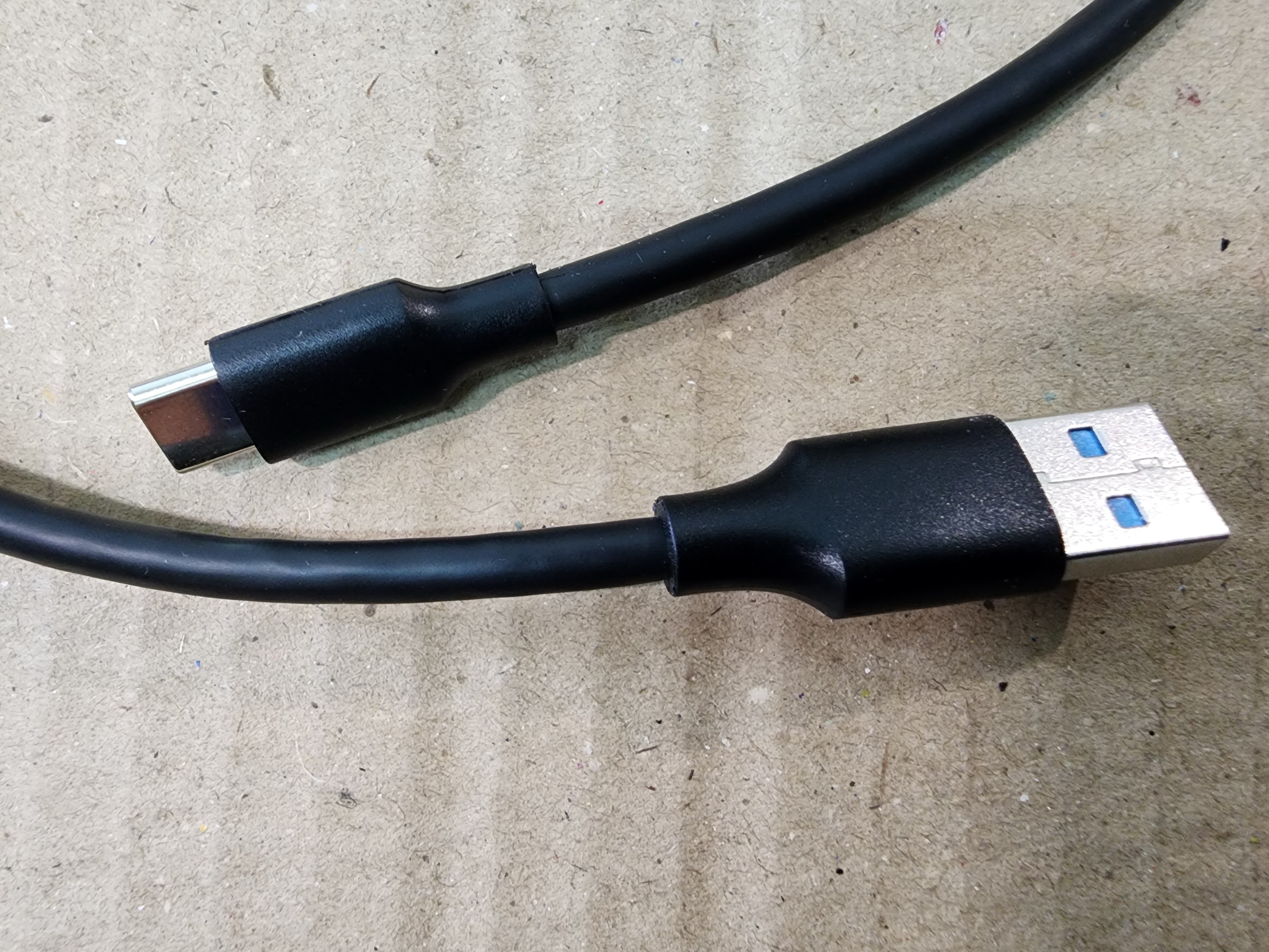 สายชาร์จ เอารูปลงคอมเร็วจริง ทดลองให้แล้วเร็วดี สายยี่ห้อนี้ USB 3.0 to Type C