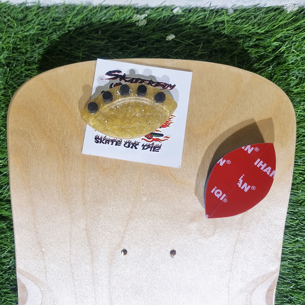 [0302] หินเบรกไฟลุก ติดแผ่นไม้สเก็ตบอร์ด ยกหน้าไม่มีหงาย ป้องกันบอร์ดเป็นรอย brake Tail guard