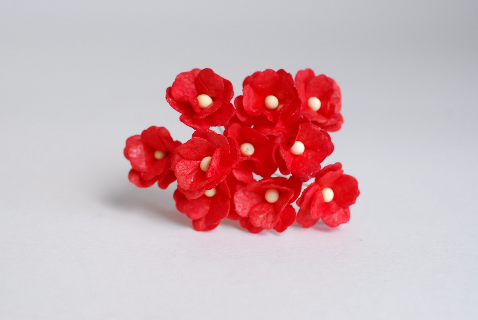 ดอกไม้กระดาษสา ราคาส่ง, ดอกไฮเดรนเยียกระดาษสา ดอกไม้ประดิษฐ์ ตกแต่งงานแต่งงาน ประดิษฐ์ข้อมือเพื่อนเจ้าสาว ขนาด 1.5 cm., สำหรับของชำร่วย, งานแต่งงาน, ดอกไม้ทำข้อมือเจ้าสาว สีแดง จำนวน 100 ดอก Paper flower,100 Pieces mulberry hydrangea red color